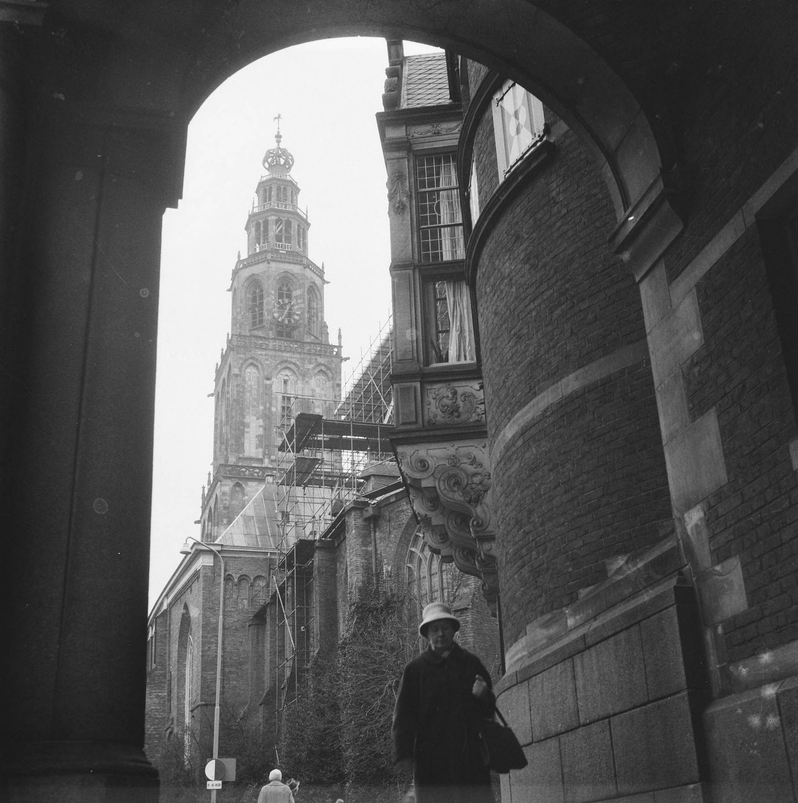 Fotocollectie Anefo — Restauratie van de Martinikerk te Groningen — Foto: Rossem, Wim van / Anefo. Licentie: Set B: Rechtenvrij / Publiek Domein. Bron: Nationaal Archief. http://hdl.handle.net/10648/a9c34c16-d0b4-102d-bcf8-003048976d84