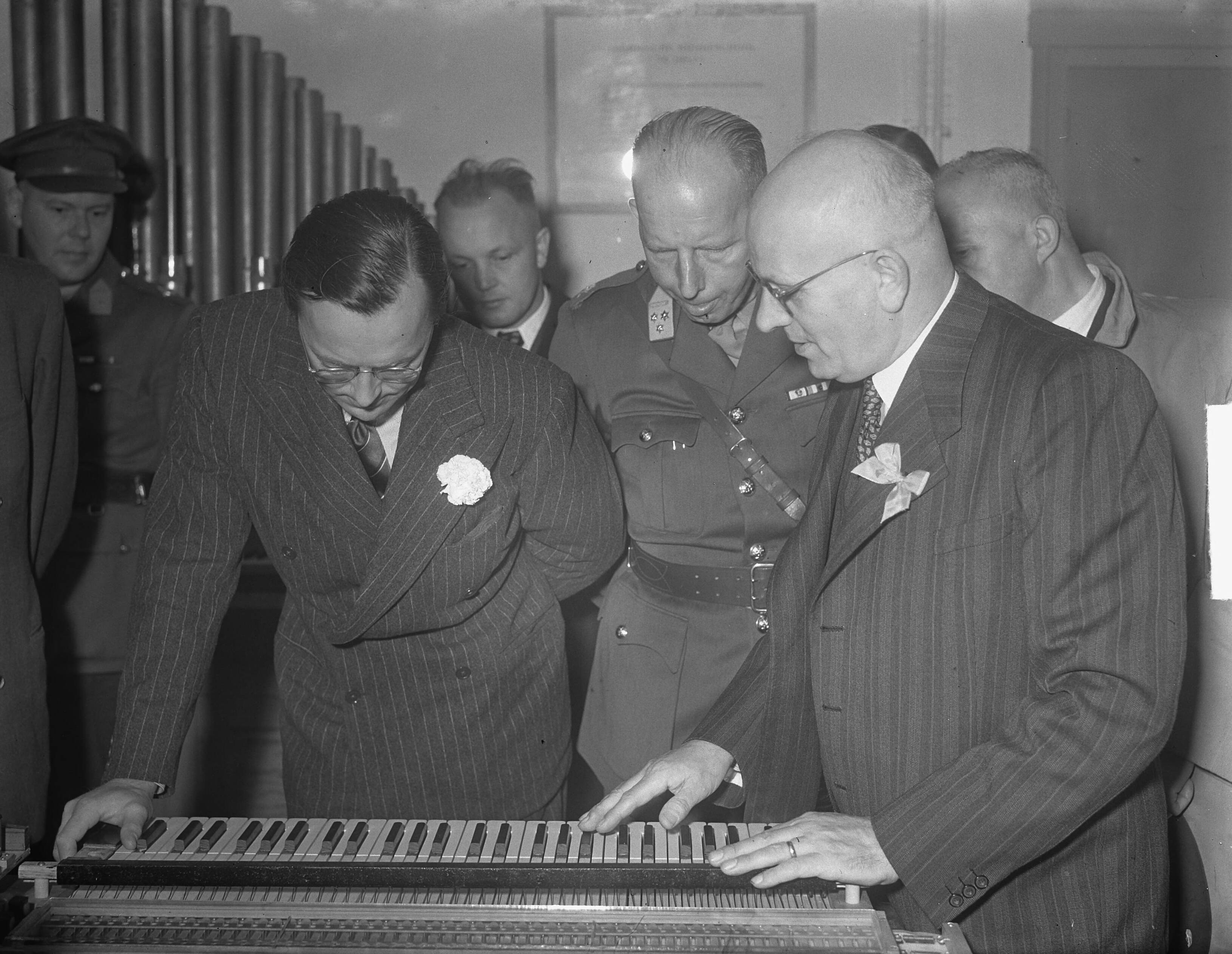 Bezoek van prins Bernhard aan Alkmaar — Prins Bernhard in Alkmaar — Foto: Pot, Harry / Anefo. Licentie: Set B: Rechtenvrij / Publiek Domein. Bron: Nationaal Archief. http://hdl.handle.net/10648/a8df0876-d0b4-102d-bcf8-003048976d84