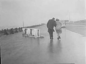 Fotocollectie Anefo — Storm langs de Noordzeekust te Zandvoort — Foto: Pot, Harry / Anefo. Licentie: Set B: Rechtenvrij / Publiek Domein. Bron: Nationaal Archief. http://hdl.handle.net/10648/a97234d4-d0b4-102d-bcf8-003048976d84