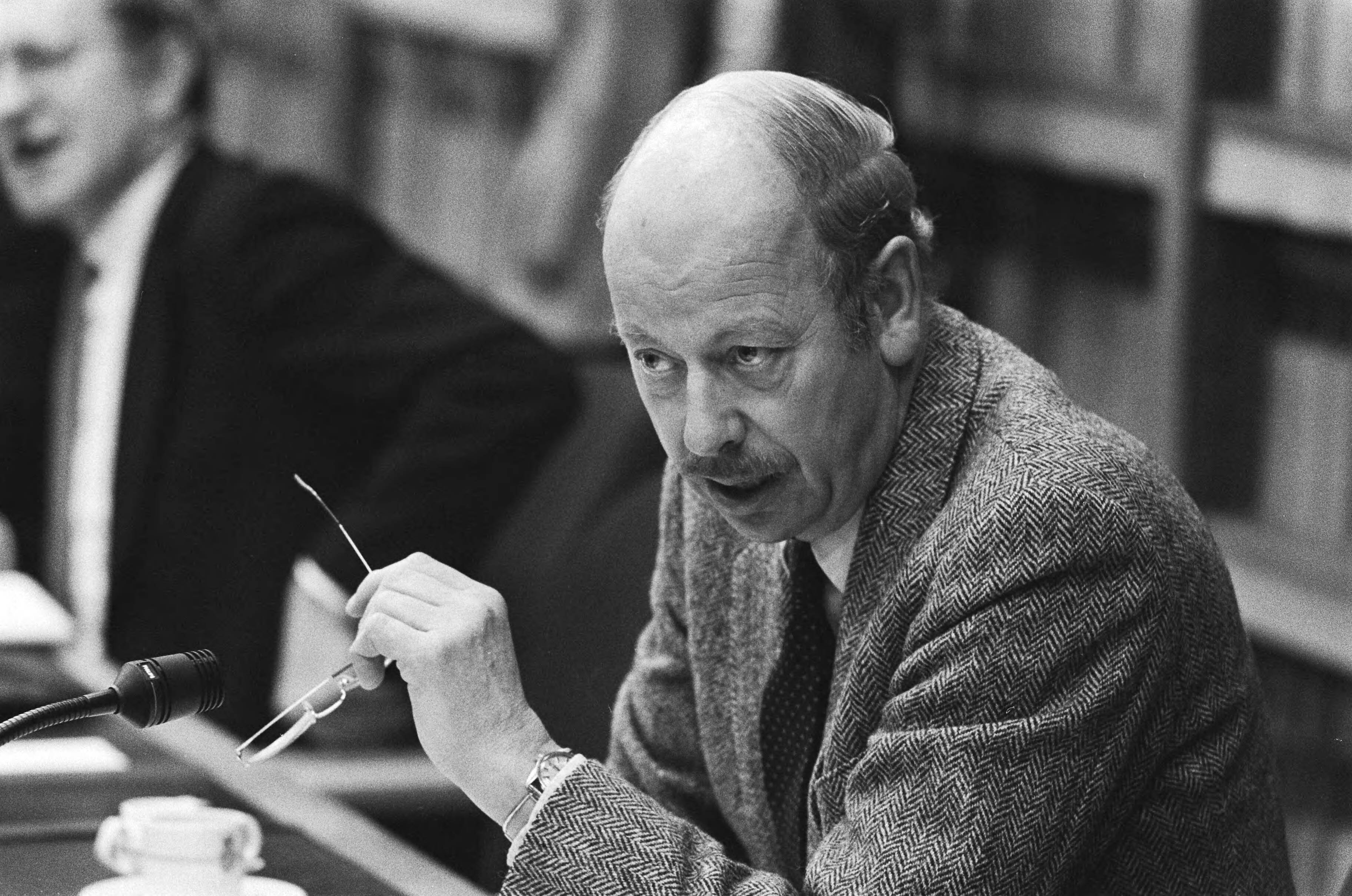 Fotocollectie Anefo — Hoorzitting door Kamercie's in verband met rakettenverdrag met VS ( Den Haag ); prof. dr. Kooymans (hoogleraar volkenrecht) — Foto: Croes, Rob C. / Anefo. Licentie: Set B: Rechtenvrij / Publiek Domein. Bron: Nationaal Archief. http://hdl.handle.net/10648/ad4d7dfc-d0b4-102d-bcf8-003048976d84