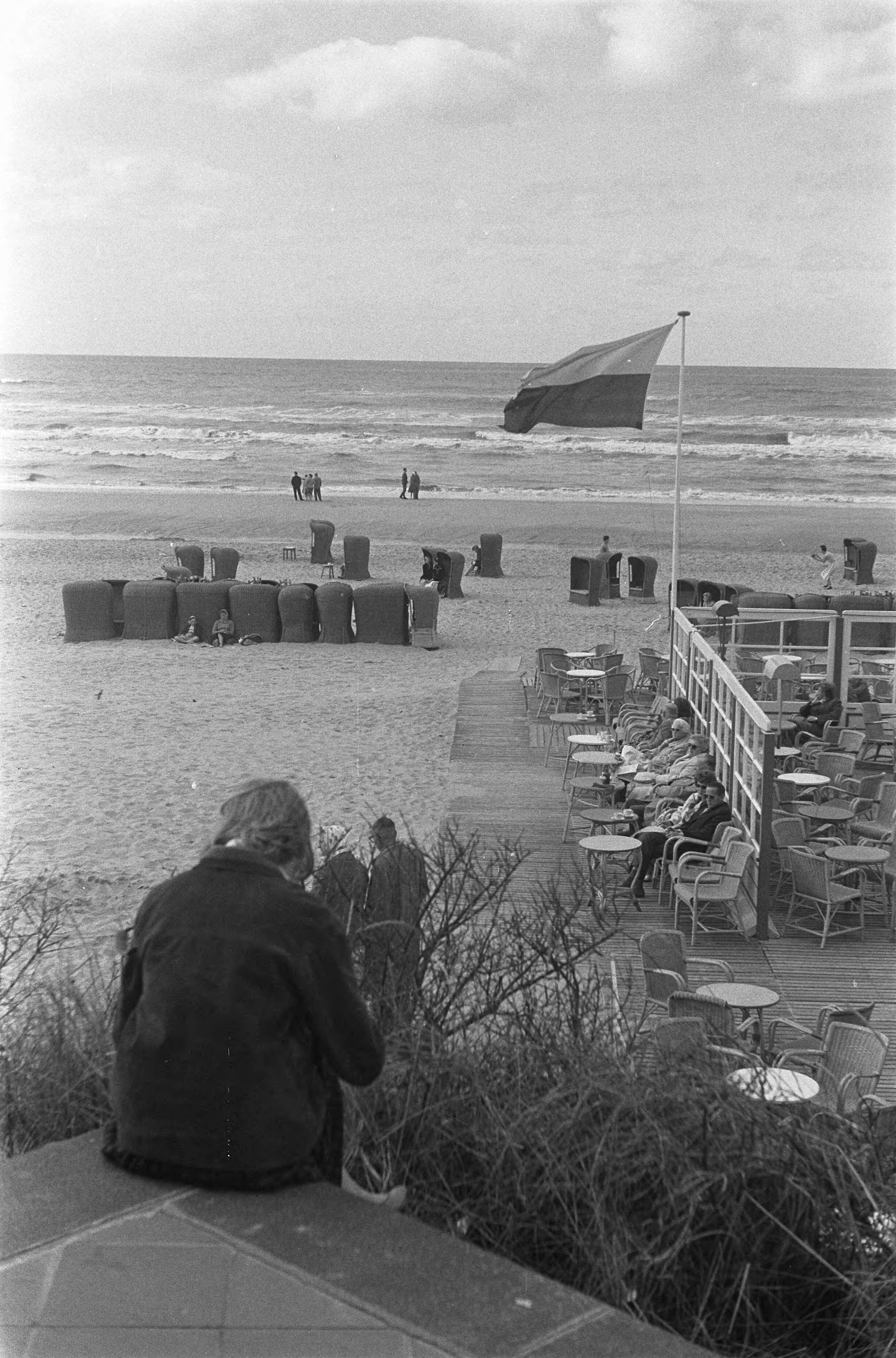 Fotocollectie Anefo — Zandvoort geniet van het mooie herfstweer — Foto: Sterling, […] / Anefo. Licentie: Set B: Rechtenvrij / Publiek Domein. Bron: Nationaal Archief. http://hdl.handle.net/10648/a99e7fee-d0b4-102d-bcf8-003048976d84