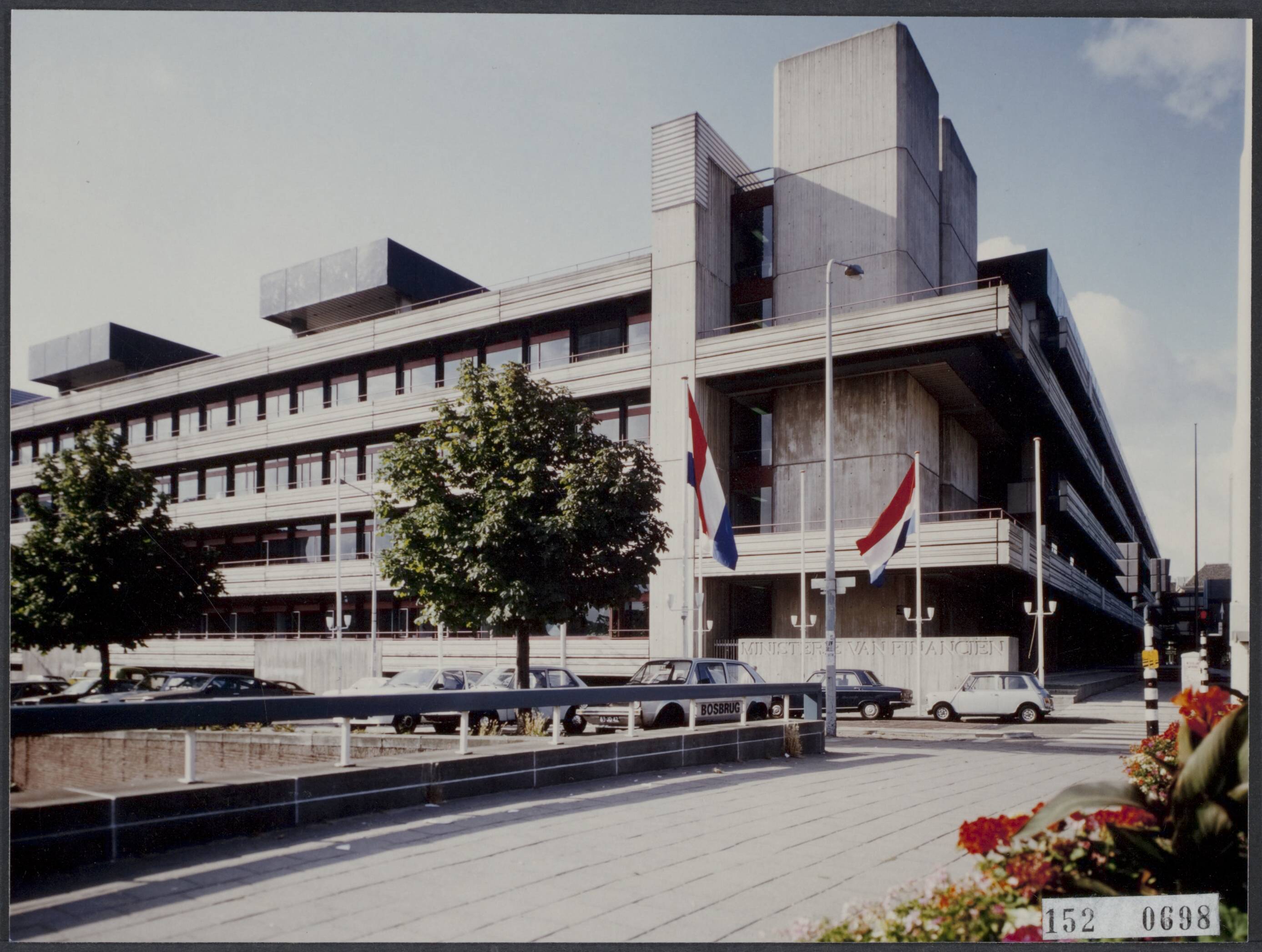 Fotocollectie Rijksvoorlichtingsdienst Eigen — Ministerie van Financiën te Den Haag — Foto: Publicam / Hartemink, Piet. Licentie: Set B: Rechtenvrij / Publiek Domein. Bron: Nationaal Archief. http://hdl.handle.net/10648/af79a4a2-d0b4-102d-bcf8-003048976d84