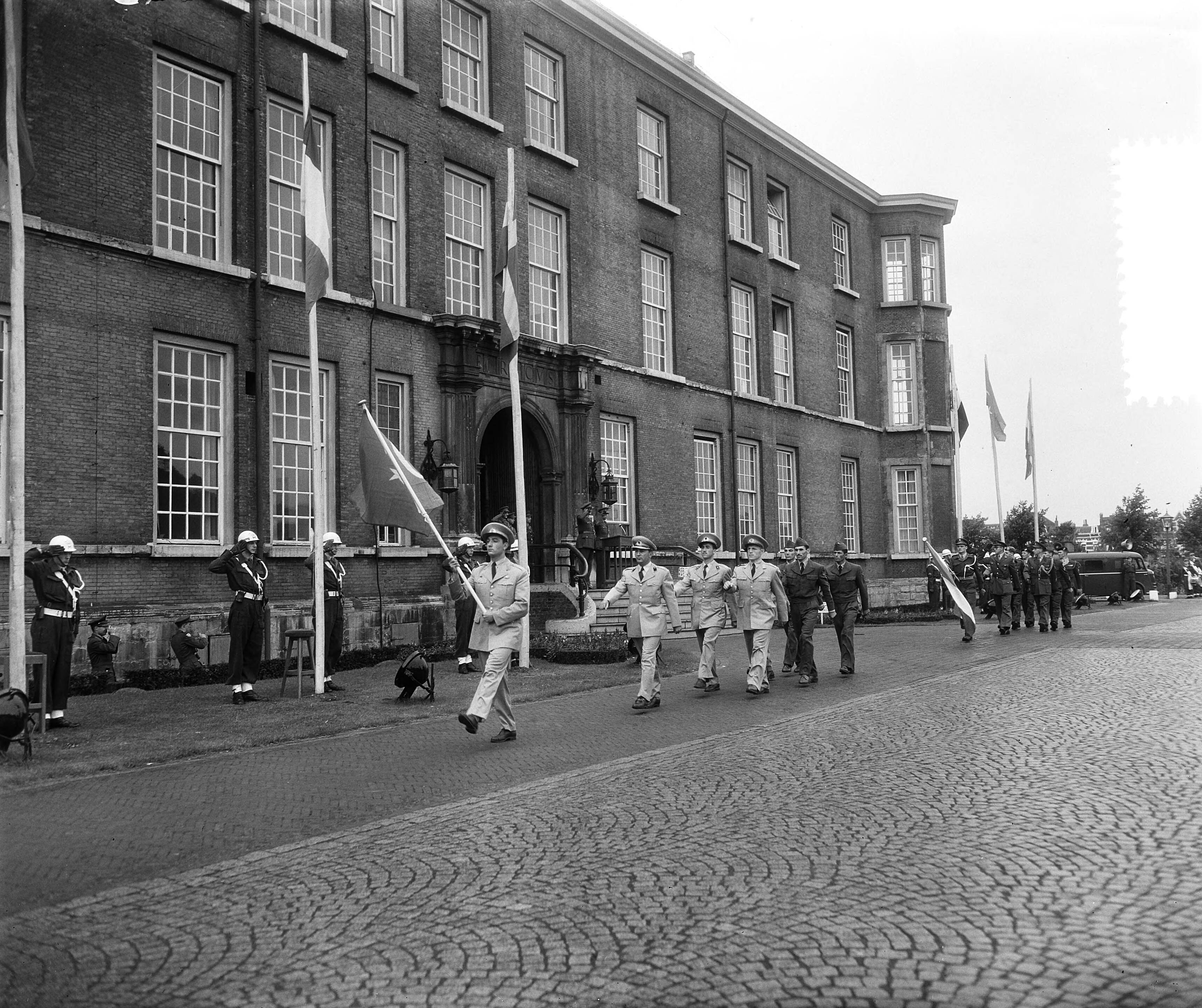 Fotocollectie Anefo — Openingsceremonie Militaire Vijfkamp 1955 Breda — Foto: Rossem, Wim van / Anefo. Licentie: Set B: Rechtenvrij / Publiek Domein. Bron: Nationaal Archief. http://hdl.handle.net/10648/a9395bc8-d0b4-102d-bcf8-003048976d84