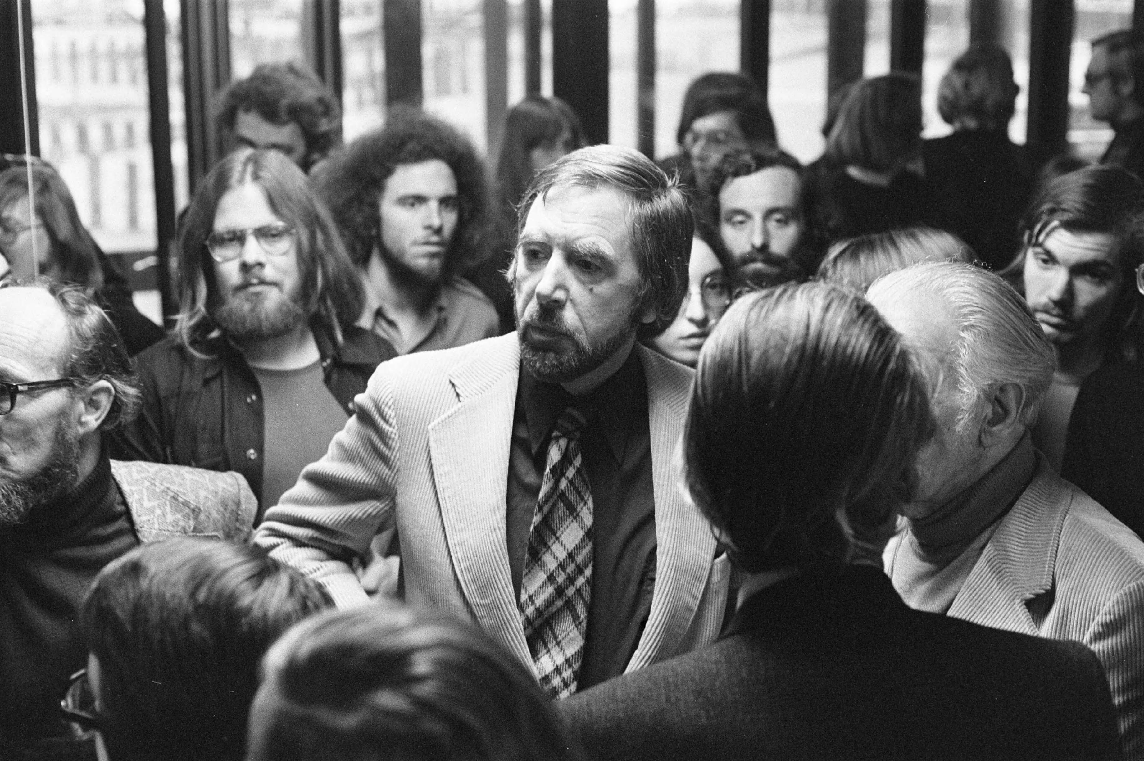Fotocollectie Anefo — PSP-congres in Utrecht; Burggraaf aan het woord te midden van partijgenoten — Foto: Verhoeff, Bert / Anefo. Licentie: Set B: Rechtenvrij / Publiek Domein. Bron: Nationaal Archief. http://hdl.handle.net/10648/ac5b537e-d0b4-102d-bcf8-003048976d84