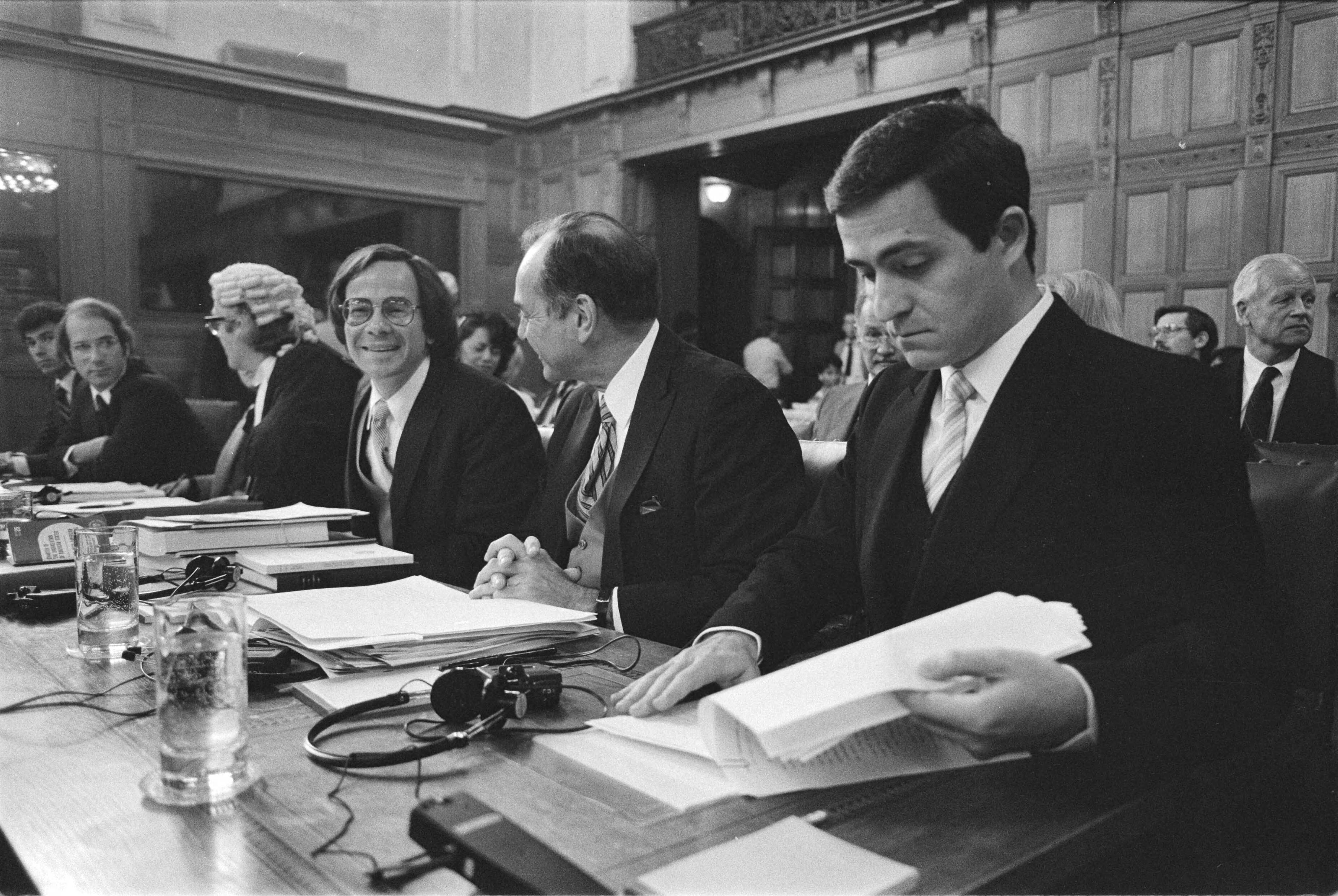Fotocollectie Anefo — Int. Gerechtshof in Den Haag behandelt klacht Nicaragua tegen de VS ivm Amerikaanse bemoeienis met de strijd daar de Nicaraguaanse delegatie met rechts ambass. C. — Foto: Croes, Rob C. / Anefo. Licentie: Set B: Rechtenvrij / Publiek Domein. Bron: Nationaal Archief. http://hdl.handle.net/10648/ad37b756-d0b4-102d-bcf8-003048976d84