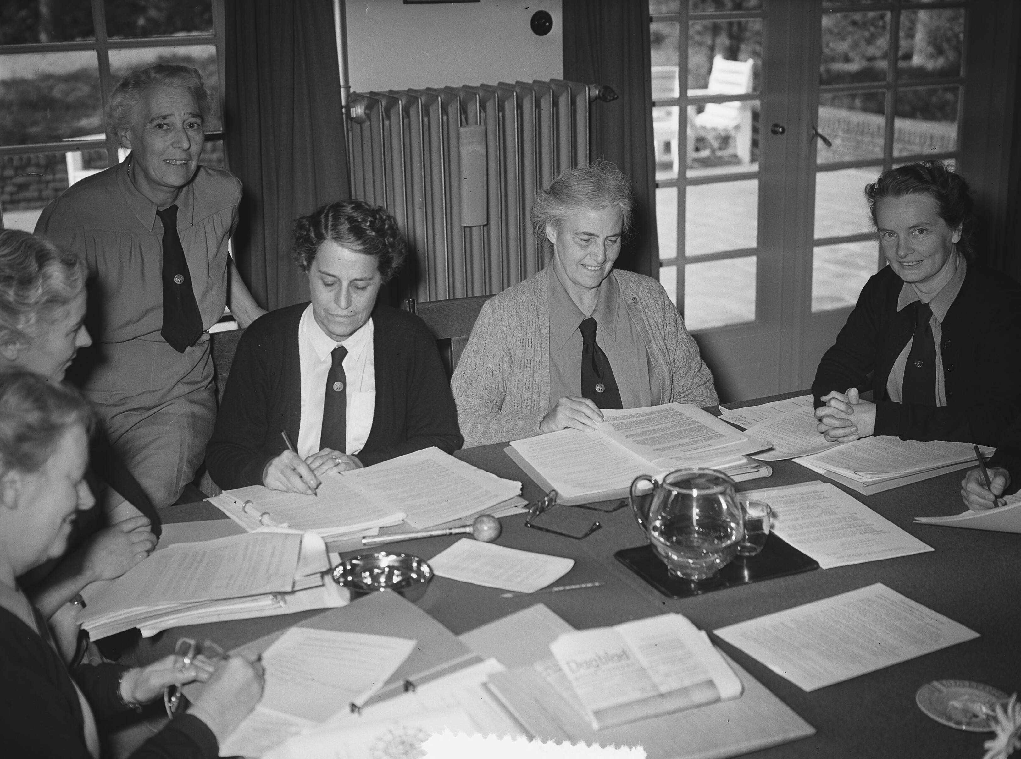Fotocollectie Anefo — Nationale Padvindstersconferentie met Lady Baden Powell op Woudschoten te Zeist — Foto: Bilsen, Joop van / Anefo. Licentie: Set B: Rechtenvrij / Publiek Domein. Bron: Nationaal Archief. http://hdl.handle.net/10648/a927efd2-d0b4-102d-bcf8-003048976d84