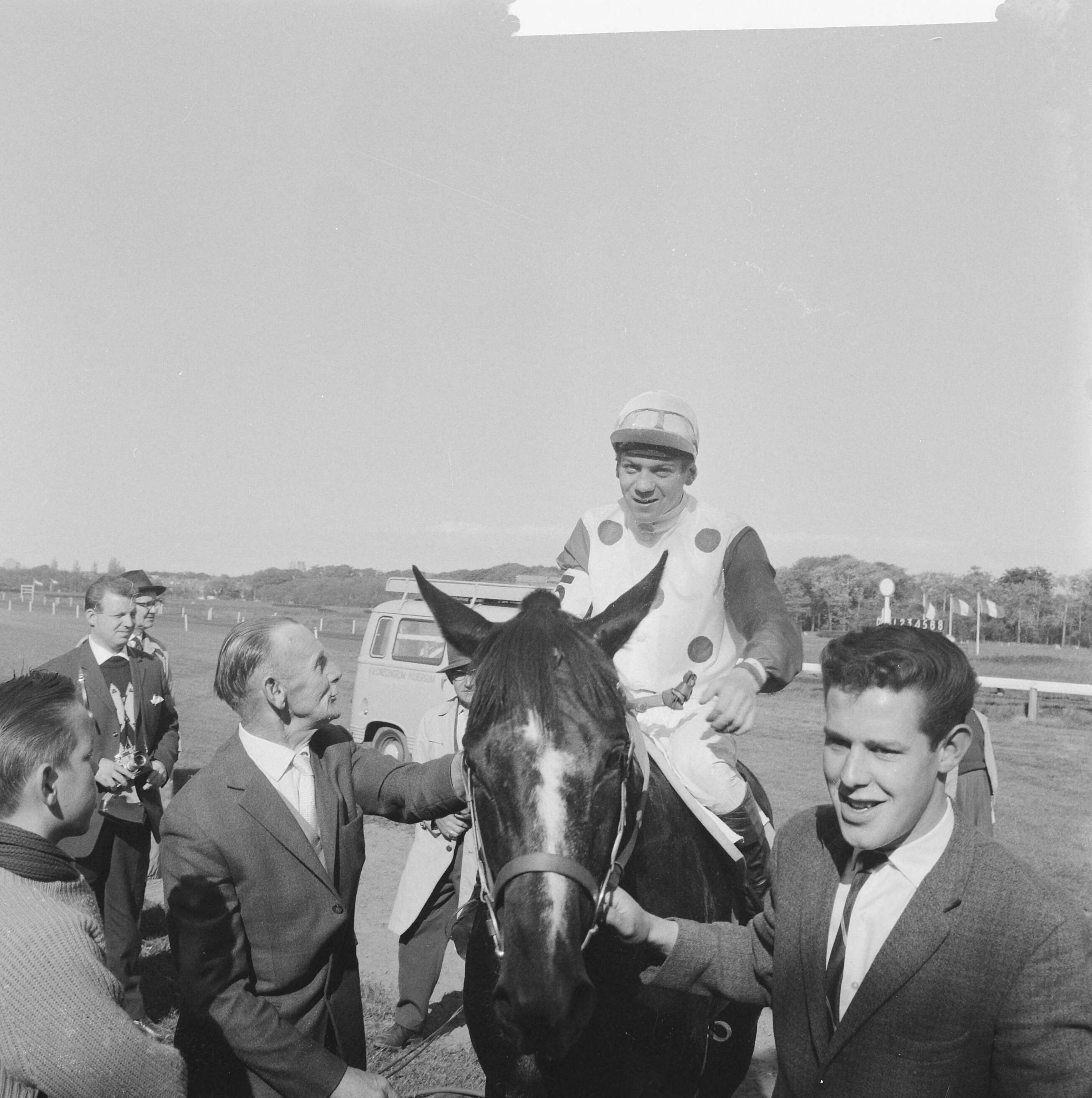 Fotocollectie Anefo — Derby op Duindigt (Flocondor) — Foto: Nijs, Jac. de / Anefo. Licentie: Set B: Rechtenvrij / Publiek Domein. Bron: Nationaal Archief. http://hdl.handle.net/10648/aa0b0b32-d0b4-102d-bcf8-003048976d84