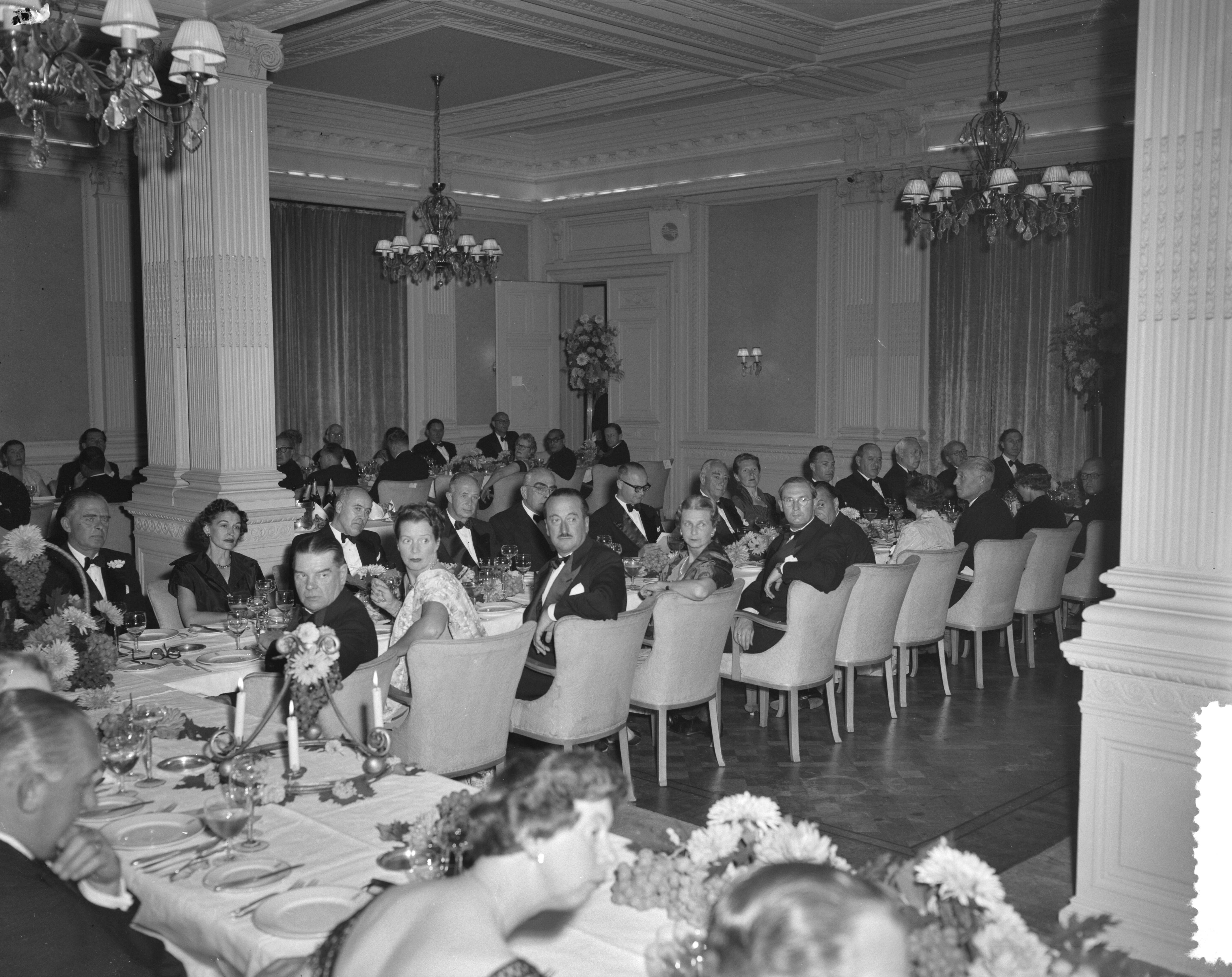 Fotocollectie Anefo — Assuradeuren Congres Den Haag , diner — Foto: Meijer, T.A. / Anefo. Licentie: Set B: Rechtenvrij / Publiek Domein. Bron: Nationaal Archief. http://hdl.handle.net/10648/a9293608-d0b4-102d-bcf8-003048976d84