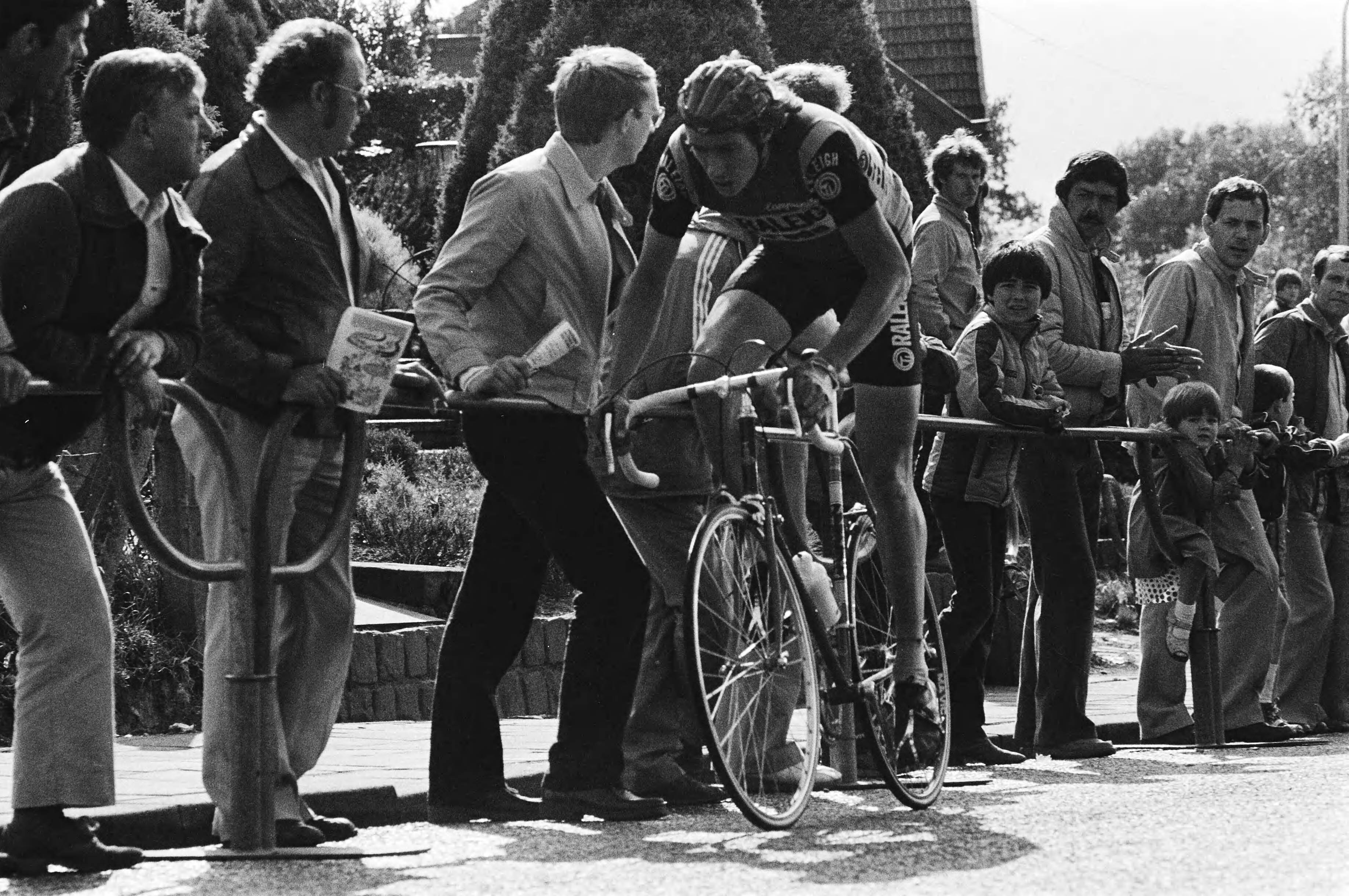 Fotocollectie Anefo — Nederlands Kampioenschap Wielrennen Profs op de weg te Geulle; Johan van der Velde in aktie — Foto: Antonisse, Marcel / Anefo. Licentie: Set B: Rechtenvrij / Publiek Domein. Bron: Nationaal Archief. http://hdl.handle.net/10648/ace30576-d0b4-102d-bcf8-003048976d84