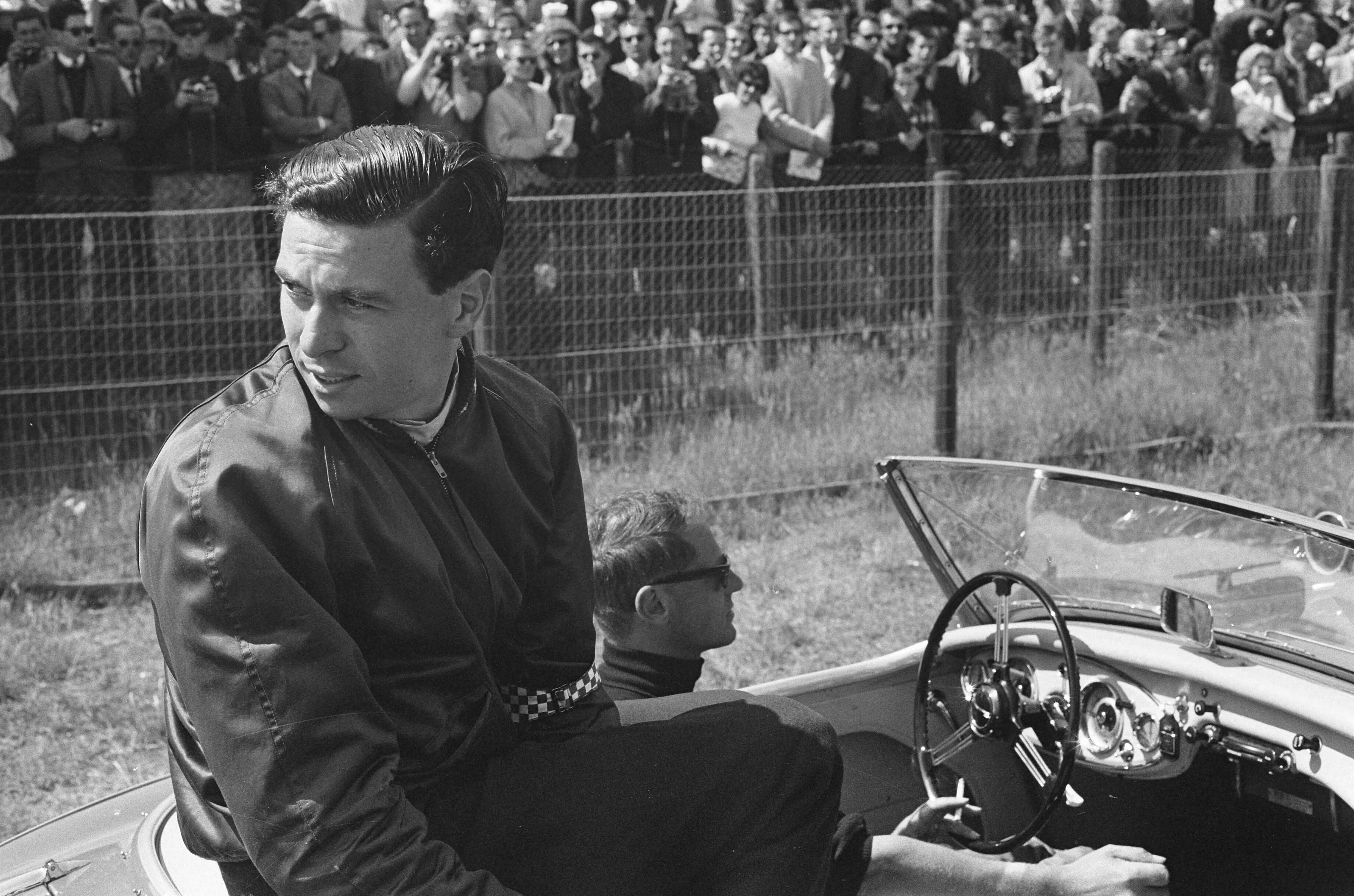 Fotocollectie Anefo — Grand Prix te Zandvoort. Jim Clark — Foto: Pot, Harry / Anefo. Licentie: Set B: Rechtenvrij / Publiek Domein. Bron: Nationaal Archief. http://hdl.handle.net/10648/aa3bef36-d0b4-102d-bcf8-003048976d84