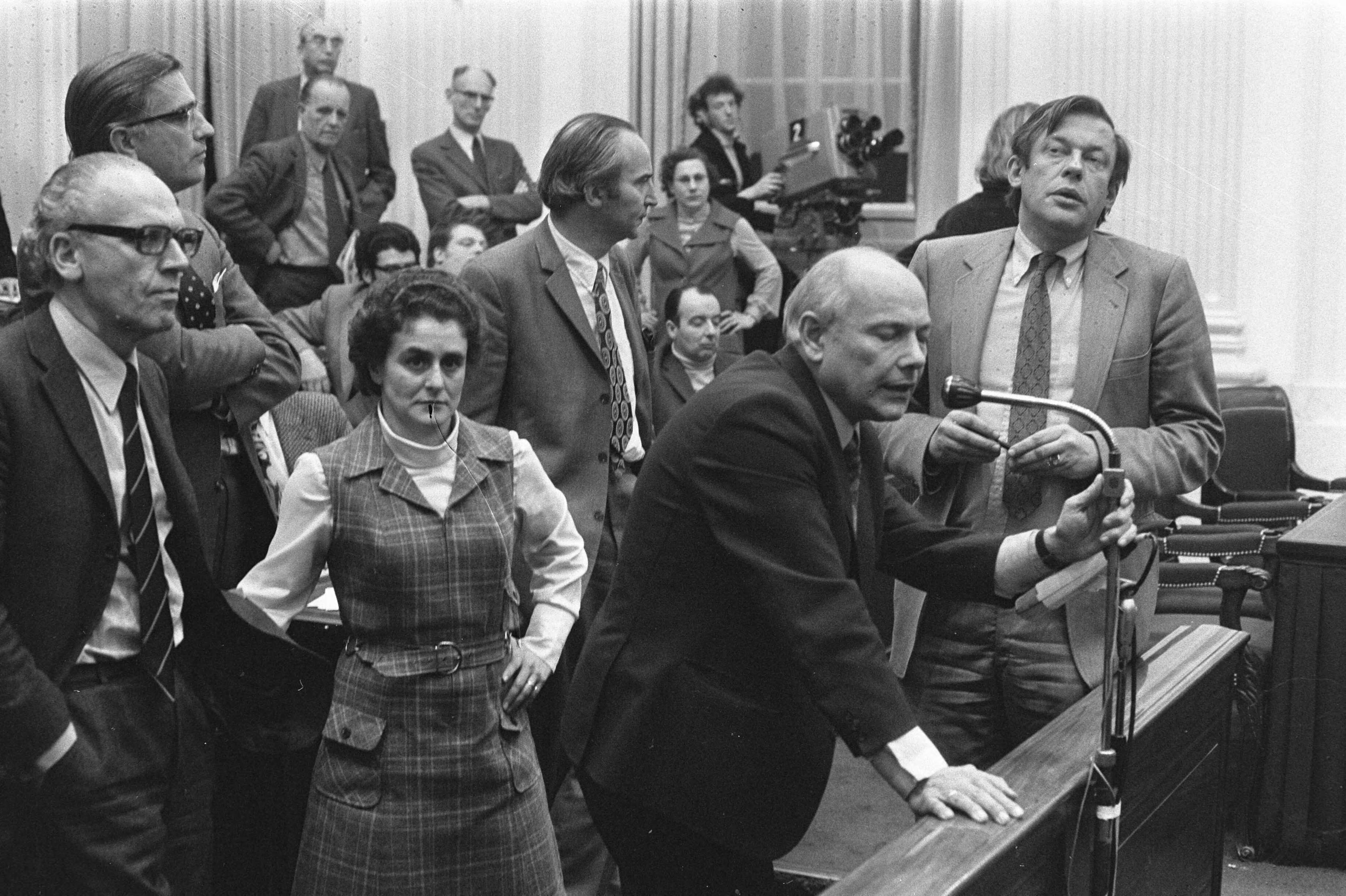 Fotocollectie Anefo — Debat Tweede Kamer over vrijlating Drie van Breda , A. Goudsmidt , Den Uyl, Van Mierlo en Vredeling — Foto: Verhoeff, Bert / Anefo. Licentie: Set B: Rechtenvrij / Publiek Domein. Bron: Nationaal Archief. http://hdl.handle.net/10648/abe27a30-d0b4-102d-bcf8-003048976d84