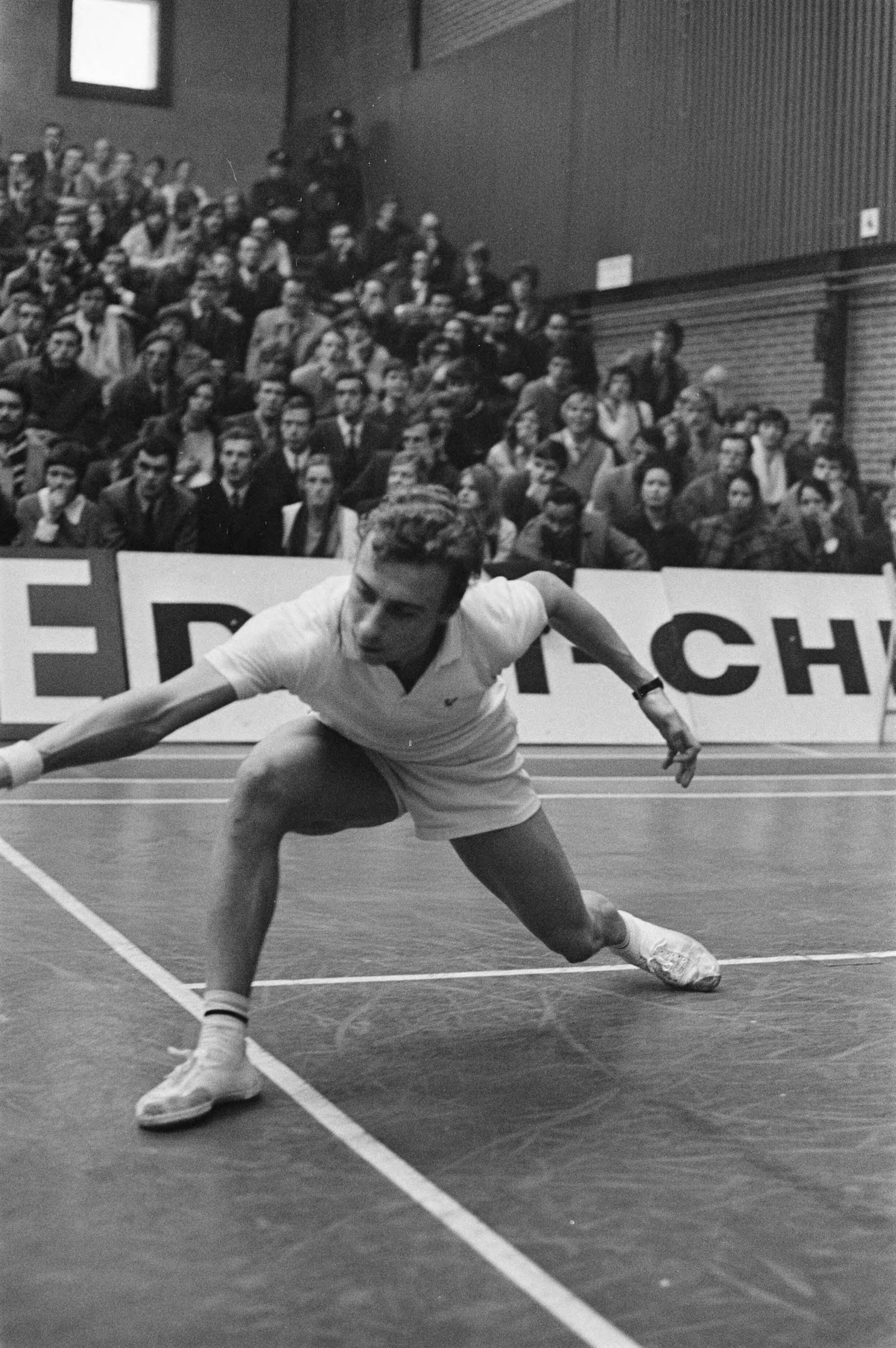 Fotocollectie Anefo — Internationale badmintonwedstrijden in Duinwijckhal Haarlem Spelmoment — Foto: Verhoeff, Bert / Anefo. Licentie: Set B: Rechtenvrij / Publiek Domein. Bron: Nationaal Archief. http://hdl.handle.net/10648/ab8d4a88-d0b4-102d-bcf8-003048976d84