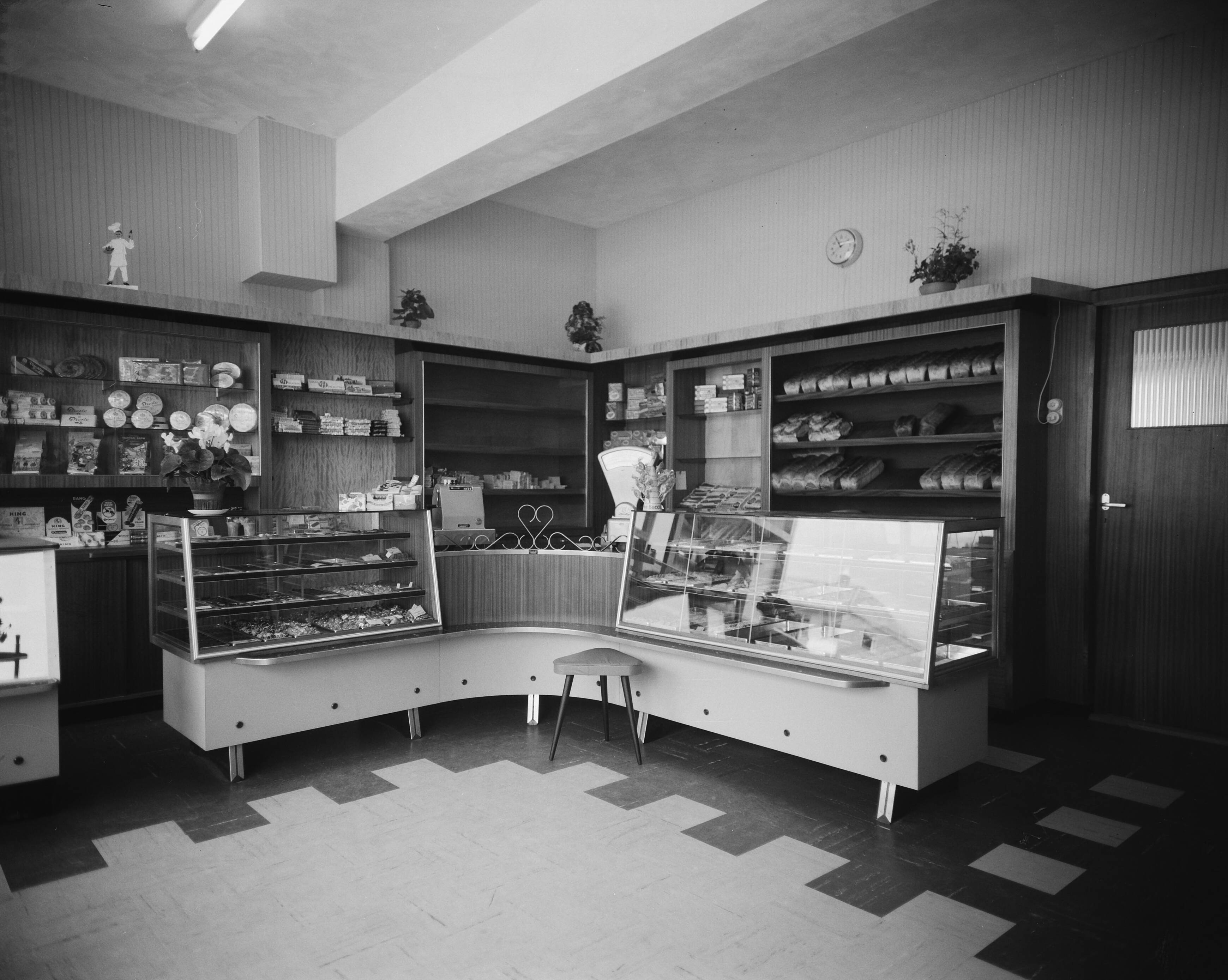 Fotocollectie Anefo — Opdracht Firma Koning te Haarlem — Foto: Pot, Harry / Anefo. Licentie: Set B: Rechtenvrij / Publiek Domein. Bron: Nationaal Archief. http://hdl.handle.net/10648/a96a2d2a-d0b4-102d-bcf8-003048976d84