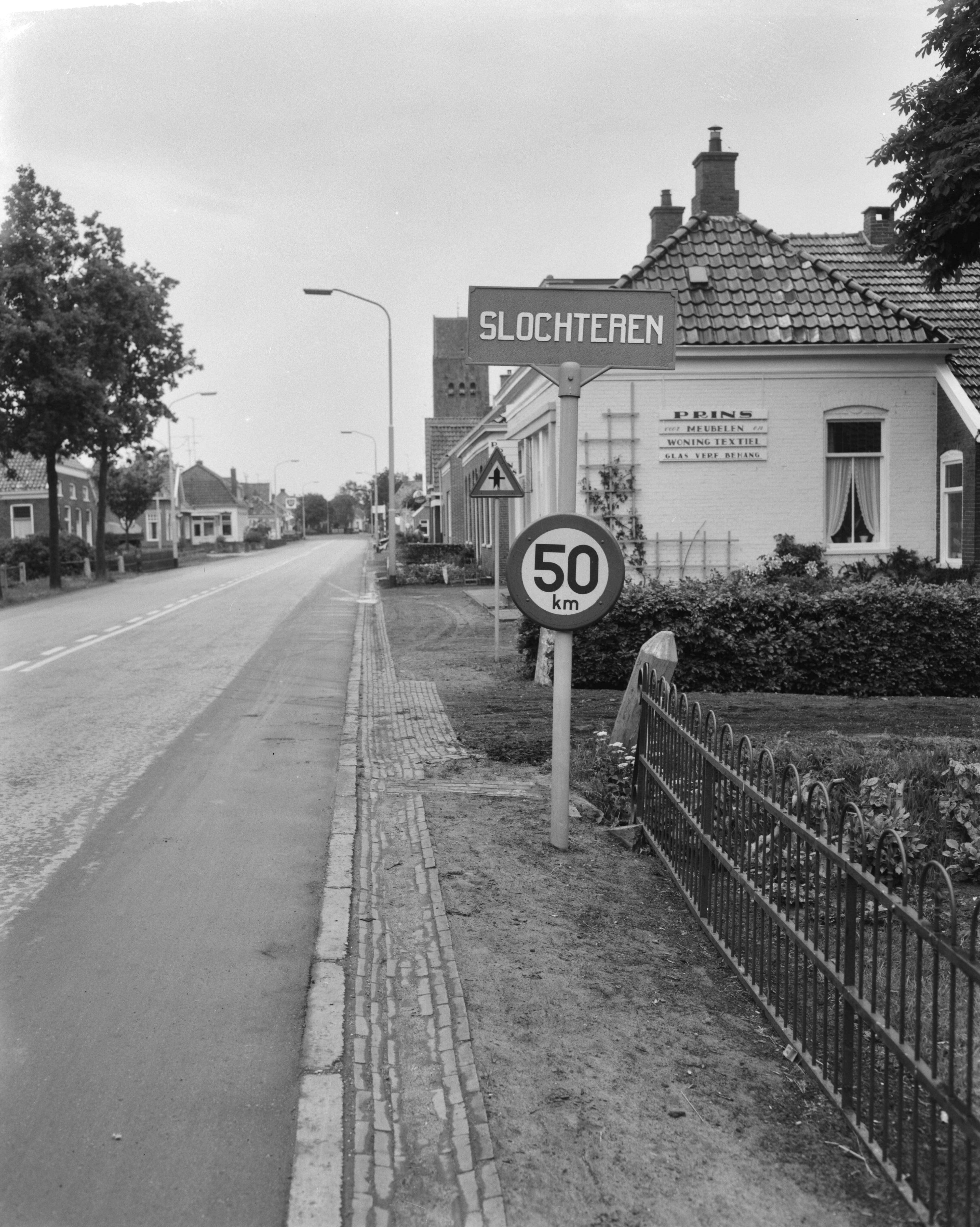 Fotocollectie Anefo — Gasbel te Slochteren. Werkzaamheden van de Nederlandse Gasunie — Foto: Bilsen, Joop van / Anefo. Licentie: Set B: Rechtenvrij / Publiek Domein. Bron: Nationaal Archief. http://hdl.handle.net/10648/aa3af752-d0b4-102d-bcf8-003048976d84