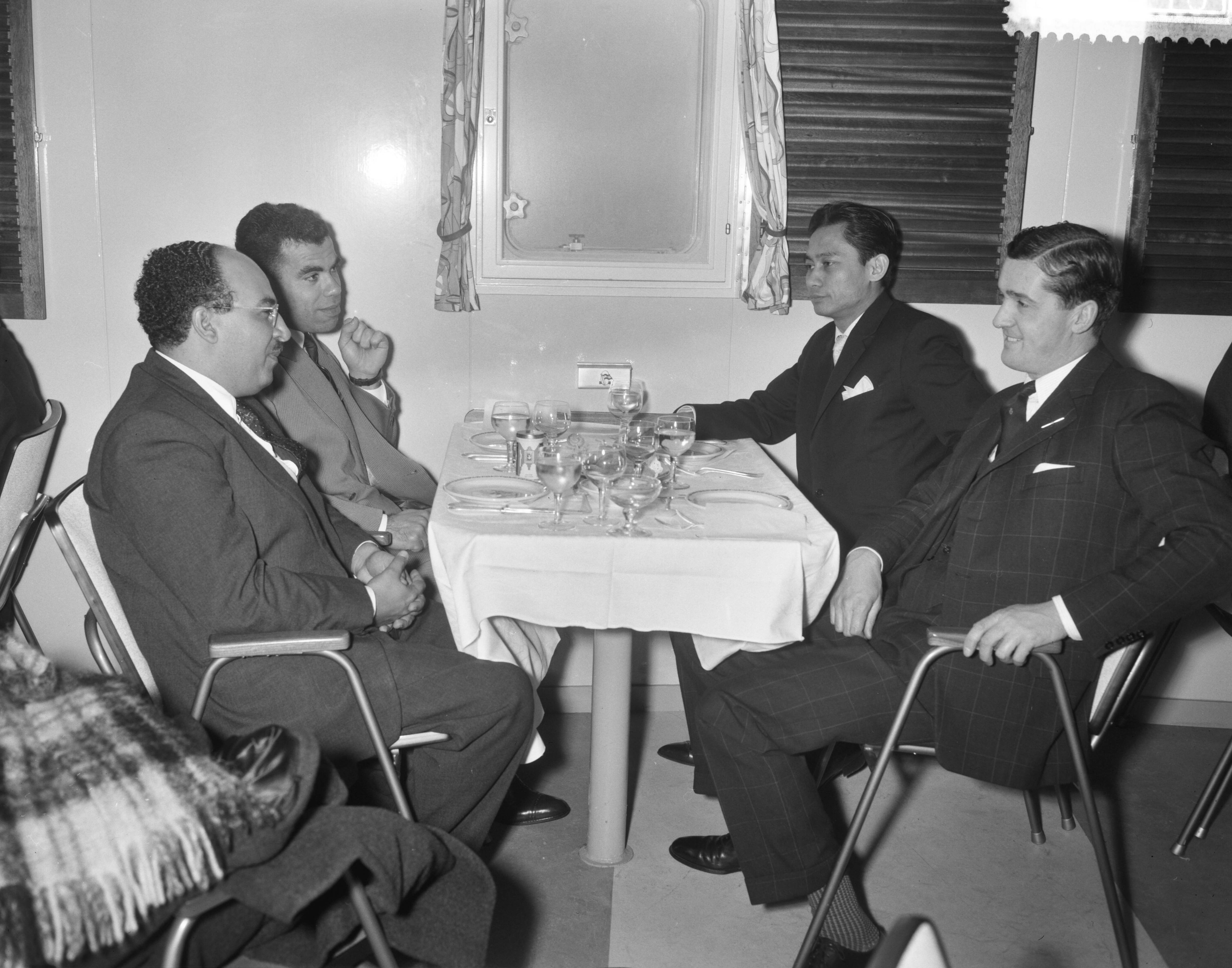 Fotocollectie Anefo — Overdracht schip bij de Zaanlandse Scheepsbouw Maatschappij te Zaandam — Foto: Bilsen, Joop van / Anefo. Licentie: Set B: Rechtenvrij / Publiek Domein. Bron: Nationaal Archief. http://hdl.handle.net/10648/a9bf7456-d0b4-102d-bcf8-003048976d84