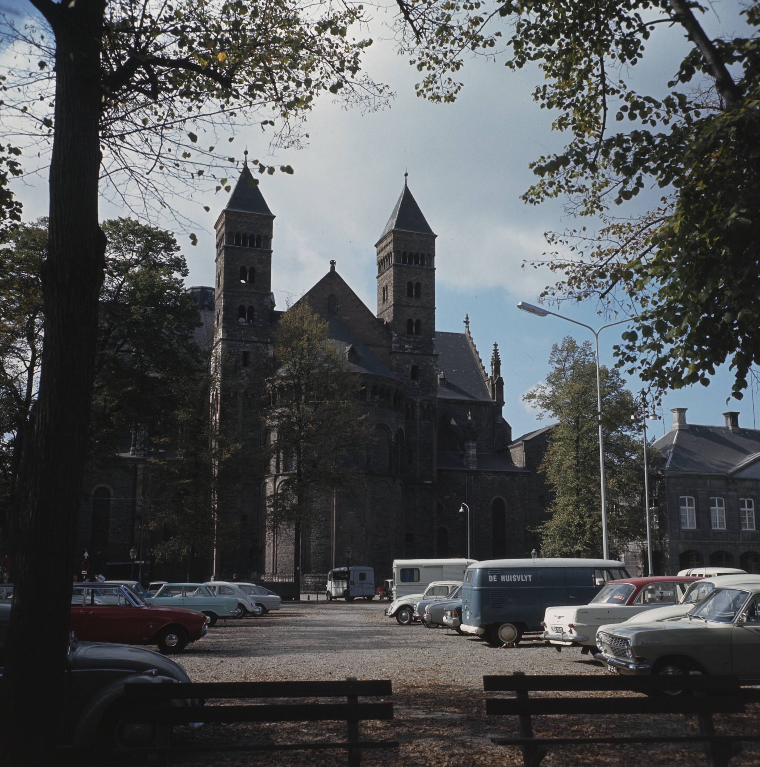 Fotocollectie Anefo — Maastricht: stadsgezichten; St. Servaas — Foto: Nijs, Jac. de / Anefo. Licentie: Set B: Rechtenvrij / Publiek Domein. Bron: Nationaal Archief. http://hdl.handle.net/10648/ad8e96f2-d0b4-102d-bcf8-003048976d84