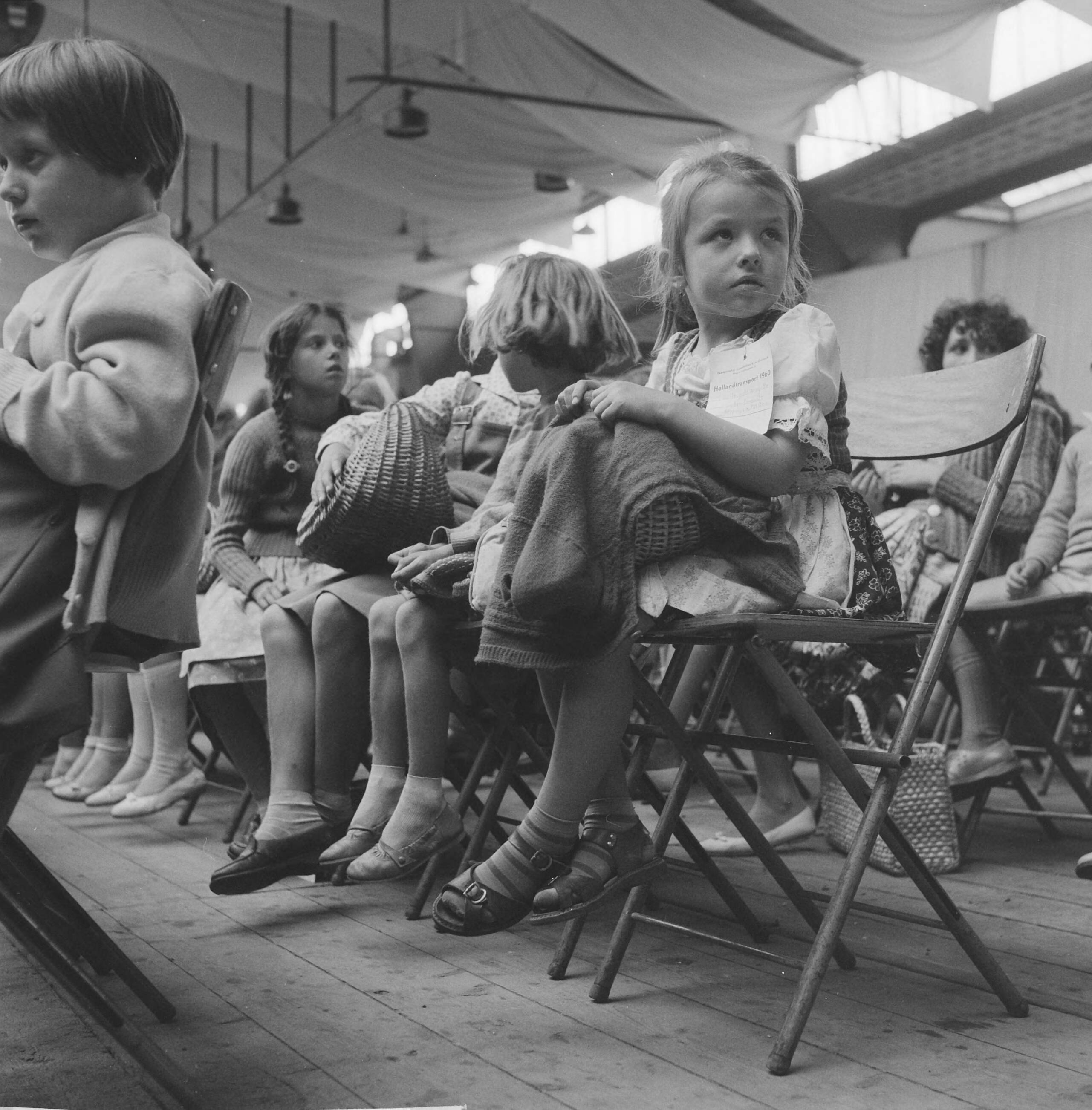 Fotocollectie Anefo — Vluchtelingenkinderen uit Oostenrijk en Duitsland op vakantie in Den Haag — Foto: Behrens, Herbert F. / Anefo. Licentie: Set B: Rechtenvrij / Publiek Domein. Bron: Nationaal Archief. http://hdl.handle.net/10648/a9b4314a-d0b4-102d-bcf8-003048976d84