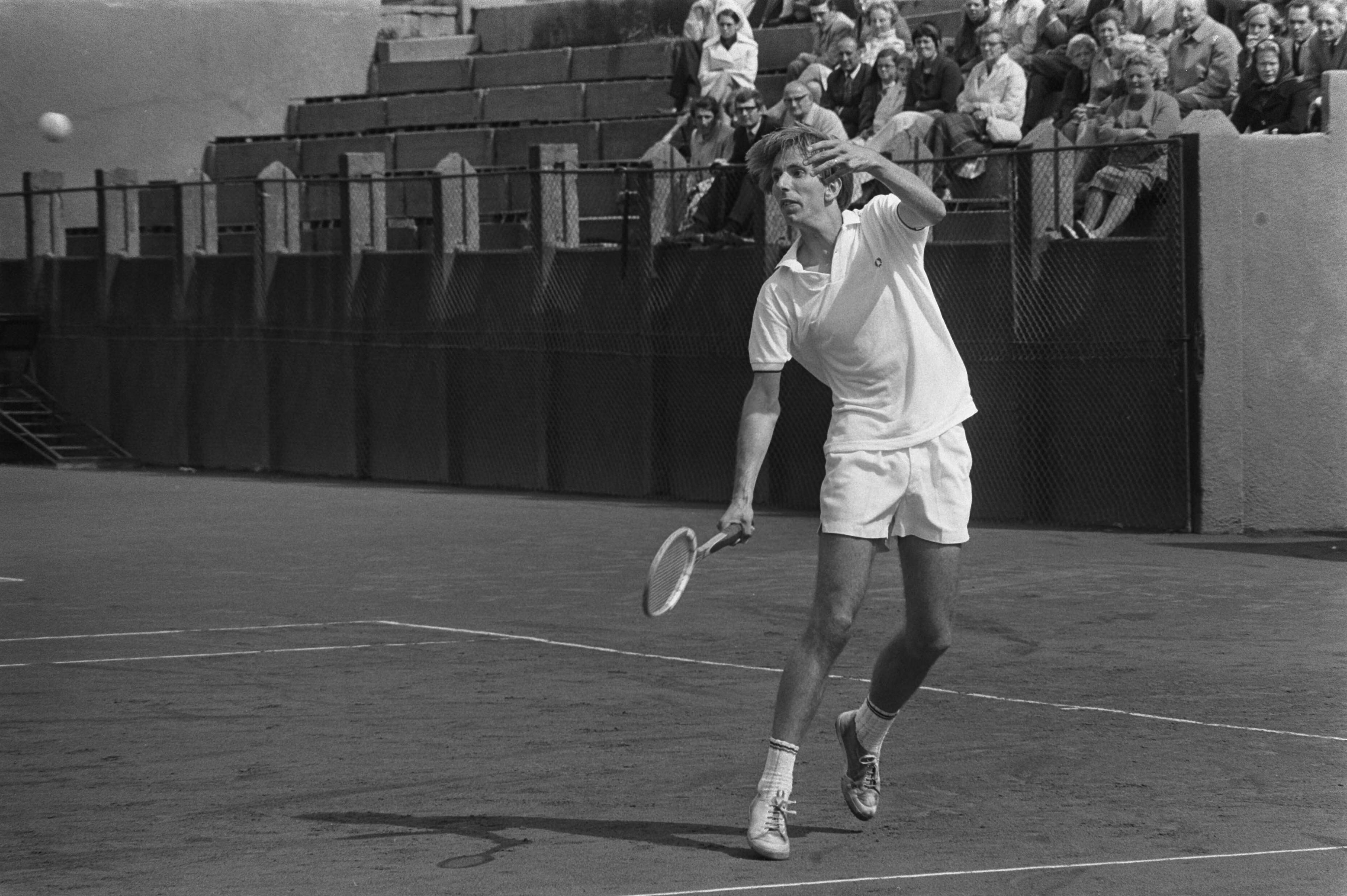 Fotocollectie Anefo — Nationale kampioenschappen, Scheveningen, vervolg 237490; Schneider in aktie — Foto: Mieremet, Rob / Anefo. Licentie: Set B: Rechtenvrij / Publiek Domein. Bron: Nationaal Archief. http://hdl.handle.net/10648/aba0043e-d0b4-102d-bcf8-003048976d84