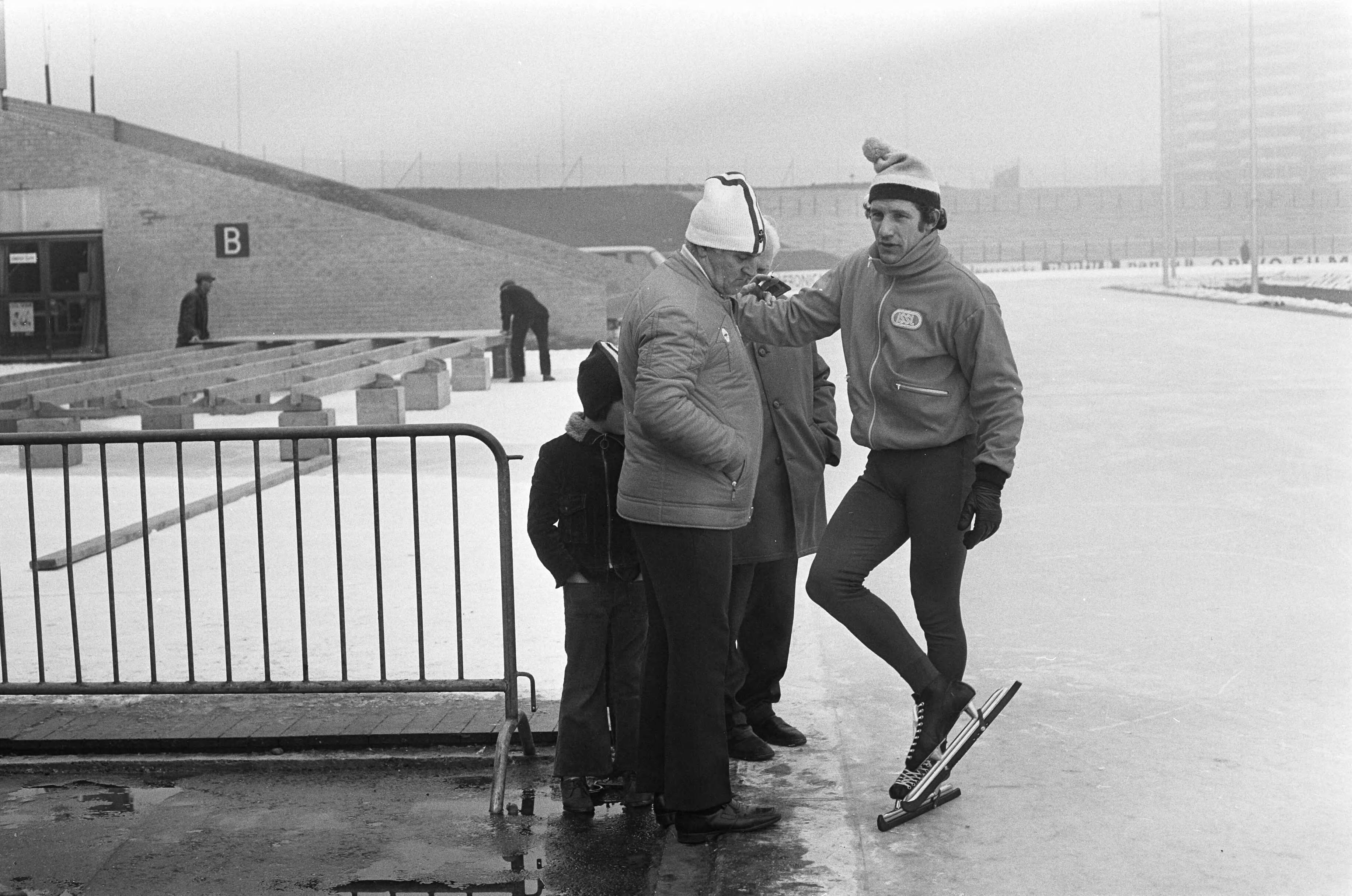 Fotocollectie Anefo — Morgen worden op ijsbaan De Uithof te Den Haag de eerste schaatswedstrijden om de ISSL World Cup voor profs gehouden, Kees Verkerk na de training / — Foto: Peters, Hans / Anefo. Licentie: Set B: Rechtenvrij / Publiek Domein. Bron: Nationaal Archief. http://hdl.handle.net/10648/ac218cac-d0b4-102d-bcf8-003048976d84