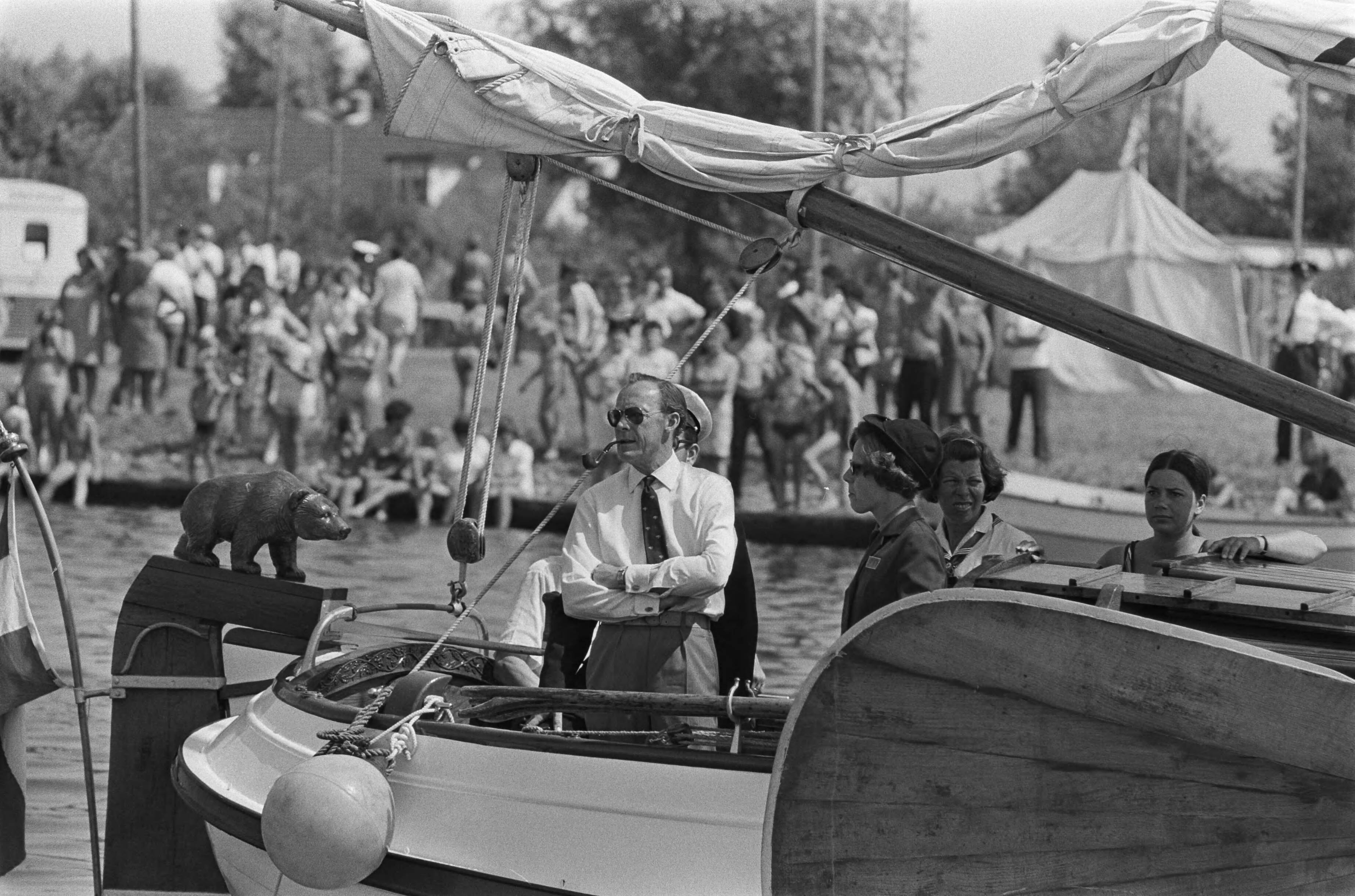 Fotocollectie Anefo — Prins Bernhard bij Nationaal Waterkamp 1970 te Vinkeveen — Foto: Evers, Joost / Anefo. Licentie: Set B: Rechtenvrij / Publiek Domein. Bron: Nationaal Archief. http://hdl.handle.net/10648/ab9bb0aa-d0b4-102d-bcf8-003048976d84