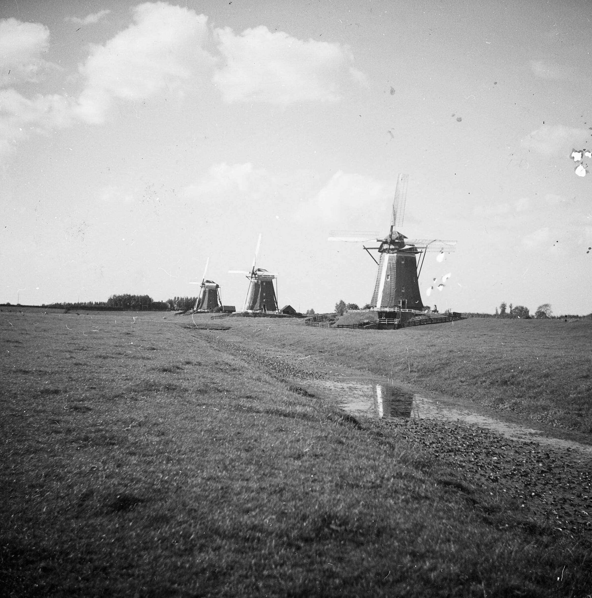 Fotocollectie Nederlandse Heidemaatschappij — Molengang van bovenkruiers te Hazerswoude — Foto: Fotograaf Onbekend / Heidemij. Licentie: Set B: Rechtenvrij / Publiek Domein. Bron: Nationaal Archief. http://hdl.handle.net/10648/ae4b3a28-d0b4-102d-bcf8-003048976d84