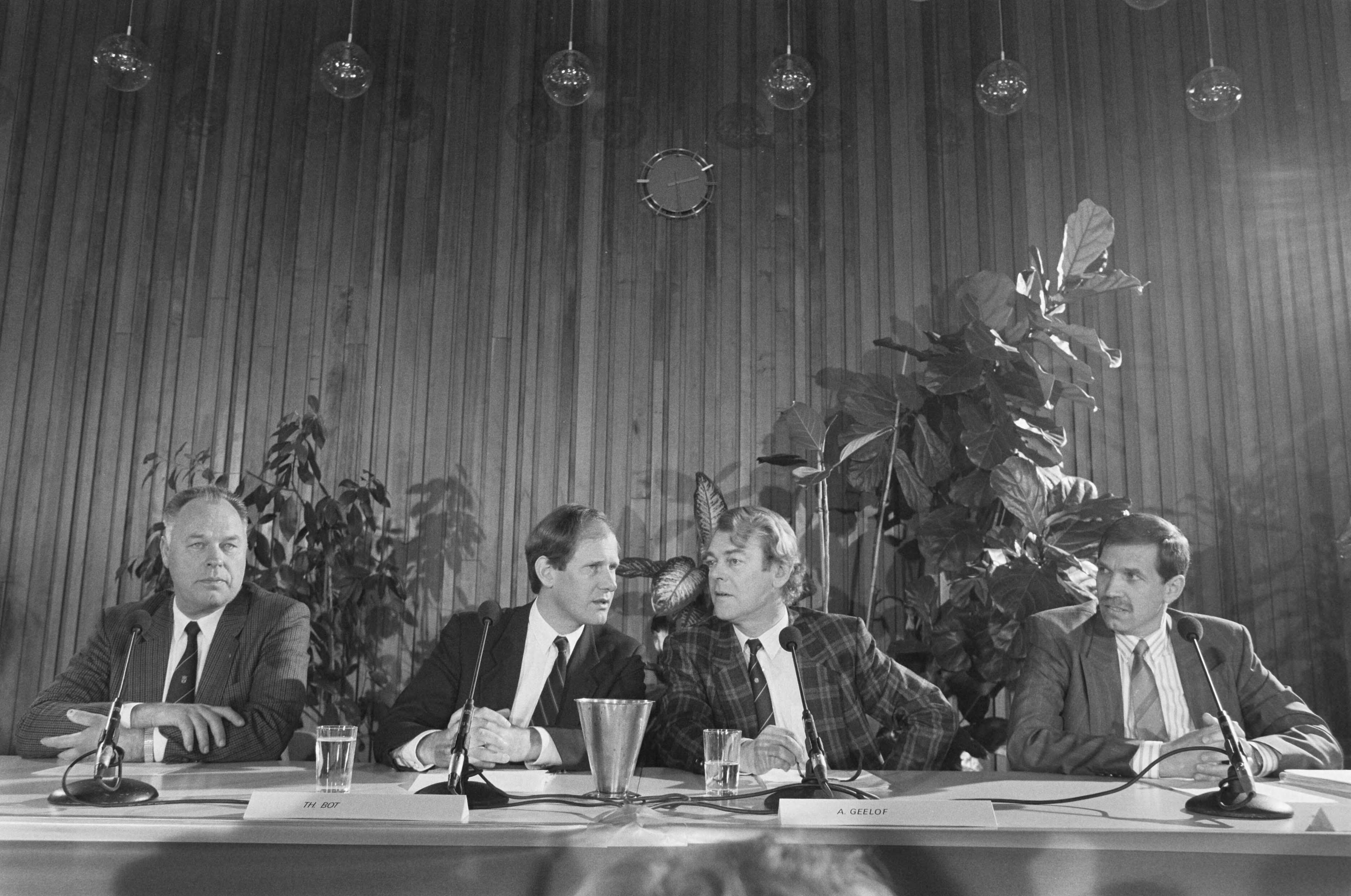 Fotocollectie Anefo — Haarlem, persconferentie n.a.v. ontknoping zaak Heijn korpschef Brinkman, Off. van Just. Bot, voorlichter Geelof en leider onderzoek Munting — Foto: Croes, Rob C. / Anefo. Licentie: Set B: Rechtenvrij / Publiek Domein. Bron: Nationaal Archief. http://hdl.handle.net/10648/ad69e334-d0b4-102d-bcf8-003048976d84