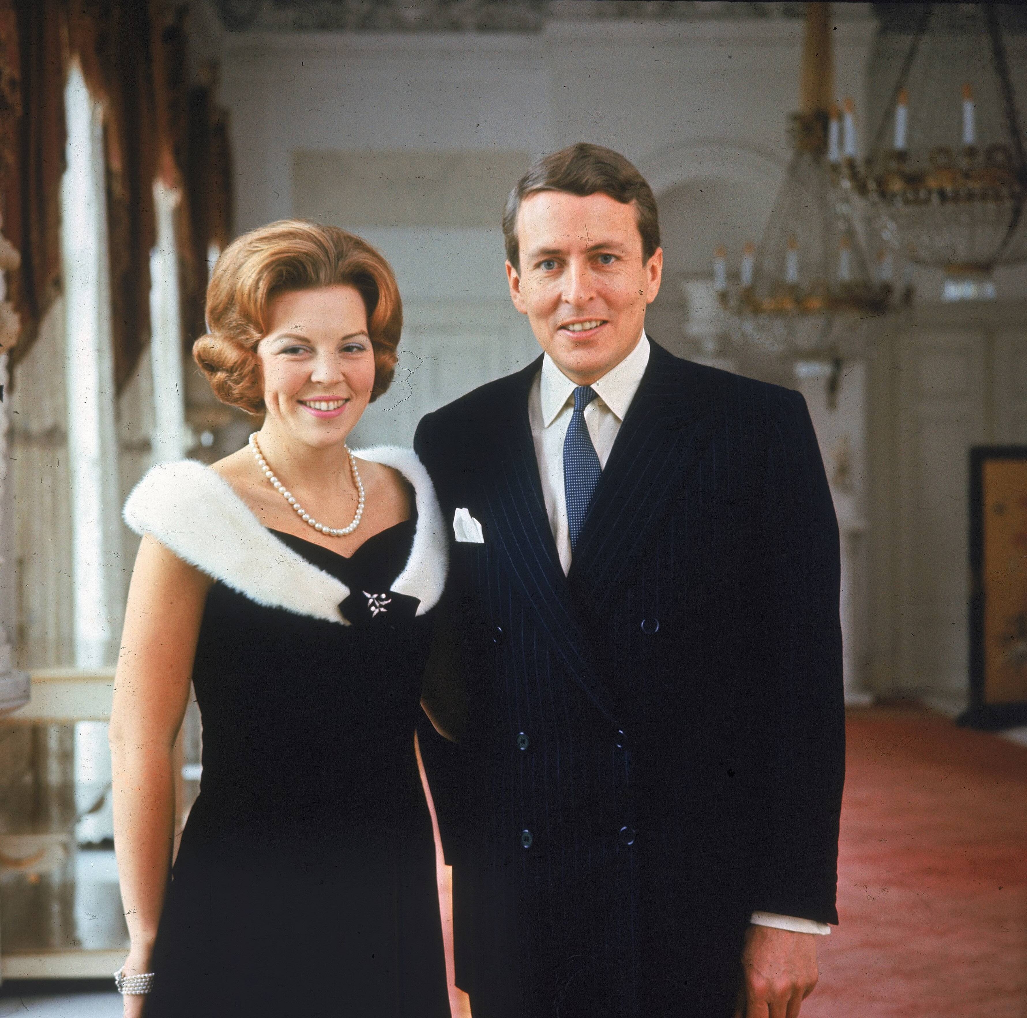 Fotocollectie RVD / Koninklijk Huis — Prinses Beatrix en Claus von Amsberg in Paleis Soestdijk — Foto: Koot, Max / RVD. Licentie: Set B: Rechtenvrij / Publiek Domein. Bron: Nationaal Archief. http://hdl.handle.net/10648/afb0cfcc-d0b4-102d-bcf8-003048976d84