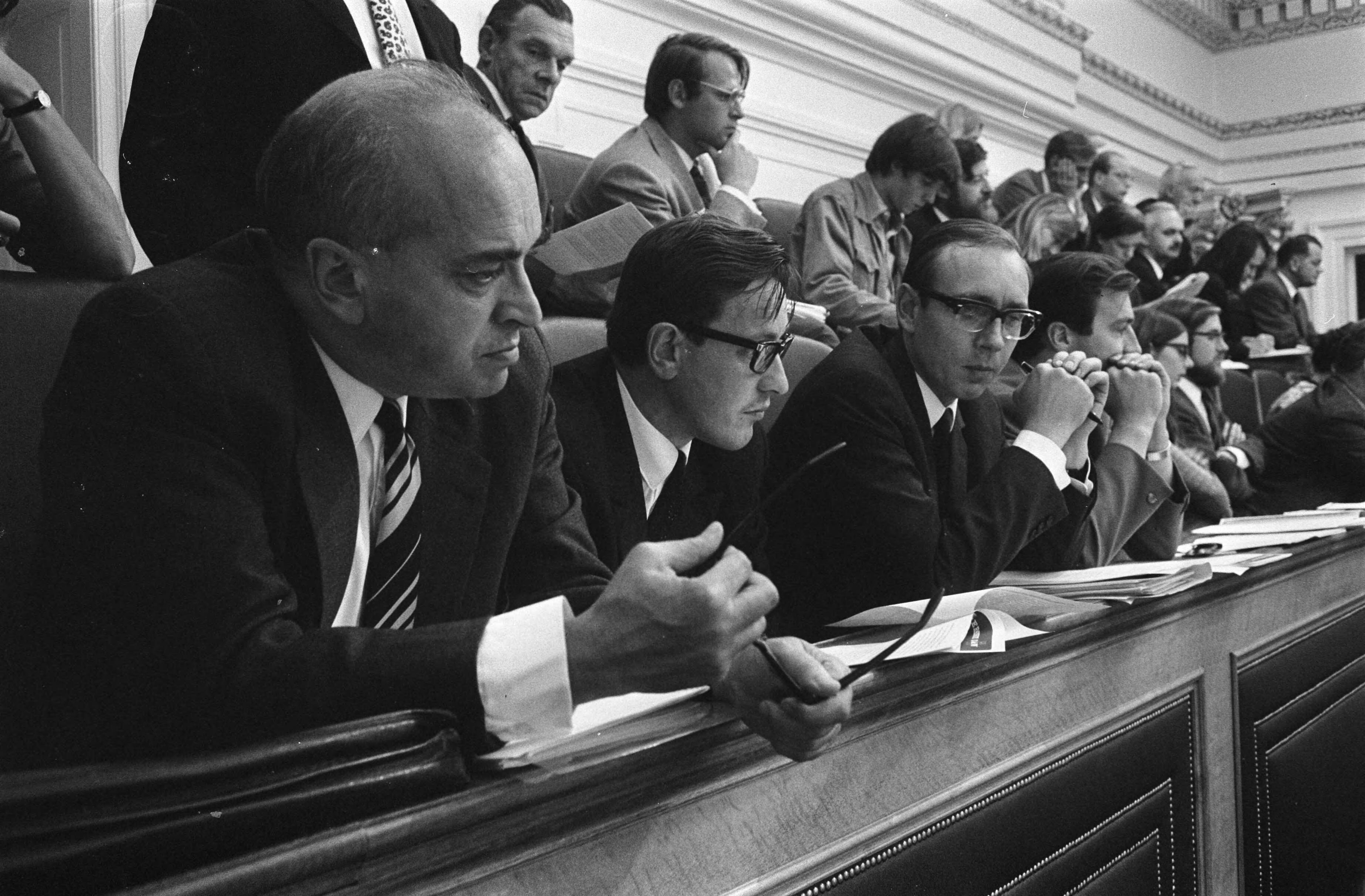 Fotocollectie Anefo — Tweede Kamer behandtelt Nota Veringa over Universiteit Den Haag ; op tribune v.l.n.r. Schaberg (Med. Fac. Leiden De Waard , Van der Goes van Naters , Groeneveld — Foto: Koch, Eric / Anefo. Licentie: Set B: Rechtenvrij / Publiek Domein. Bron: Nationaal Archief. http://hdl.handle.net/10648/aba4537c-d0b4-102d-bcf8-003048976d84