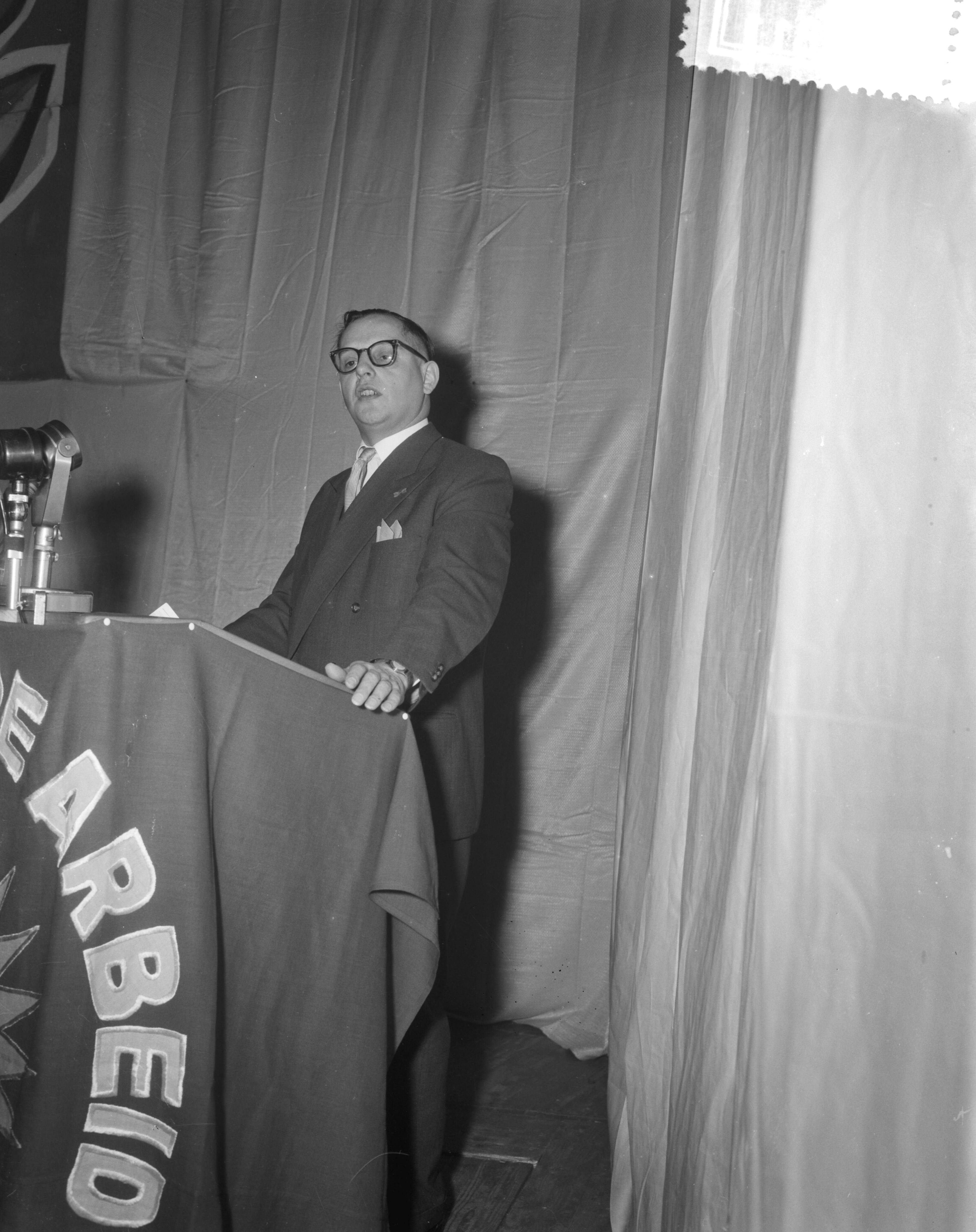 Fotocollectie Anefo — Congres van de Partij van de Arbeid in Den Haag. Evert Vermeer tijdens toespraak — Foto: Pot, Harry / Anefo. Licentie: Set B: Rechtenvrij / Publiek Domein. Bron: Nationaal Archief. http://hdl.handle.net/10648/ad78749e-d0b4-102d-bcf8-003048976d84