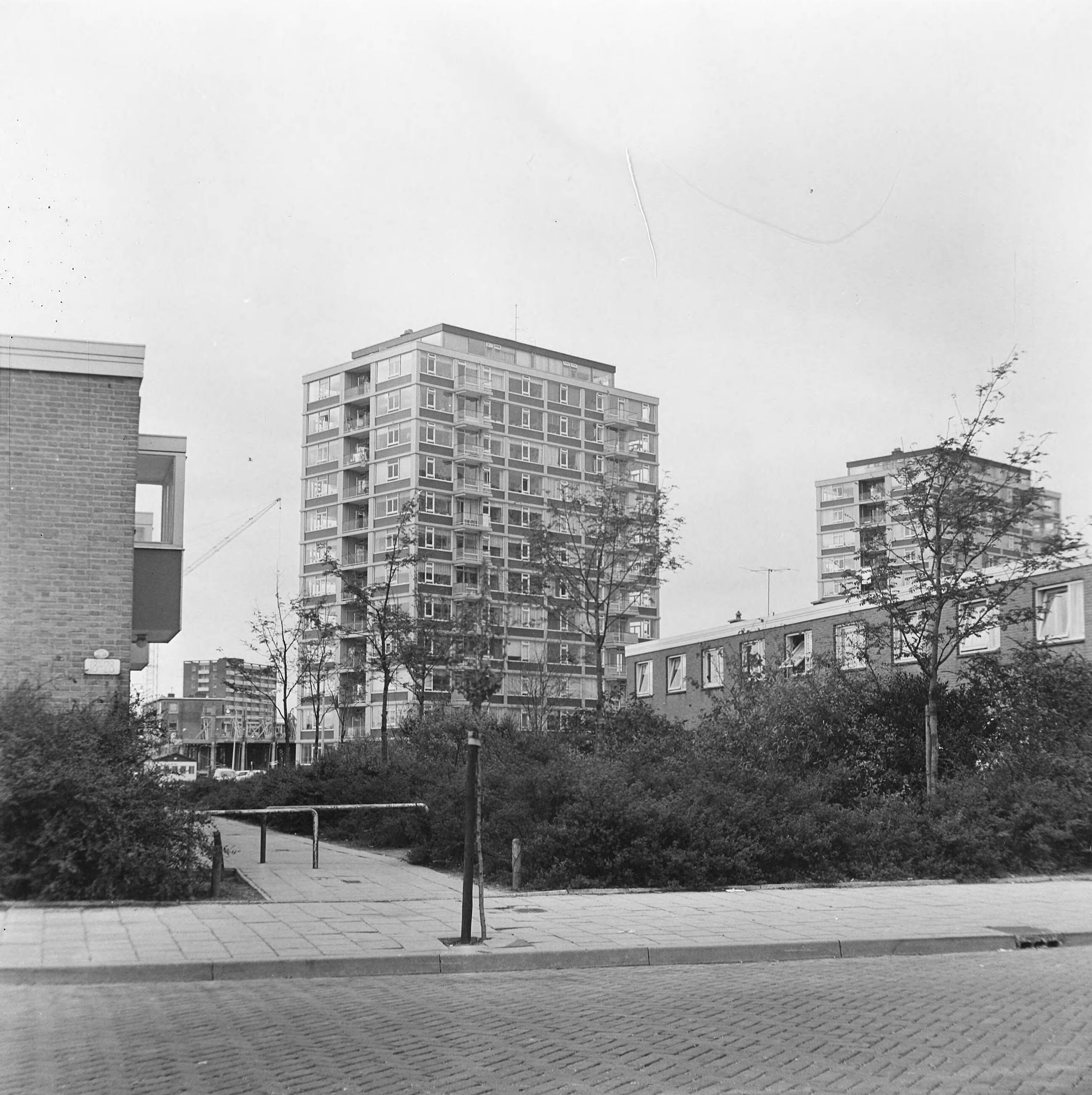 Nieuwe woonwijken in Den Haag — Den Haag|Zuid-Holland|nieuwbouw |woonwijken |flatgebouwen — Foto: Koch, Eric / Anefo. Licentie: Set B: Rechtenvrij / Publiek Domein. Bron: Nationaal Archief. http://hdl.handle.net/10648/ab02a856-d0b4-102d-bcf8-003048976d84