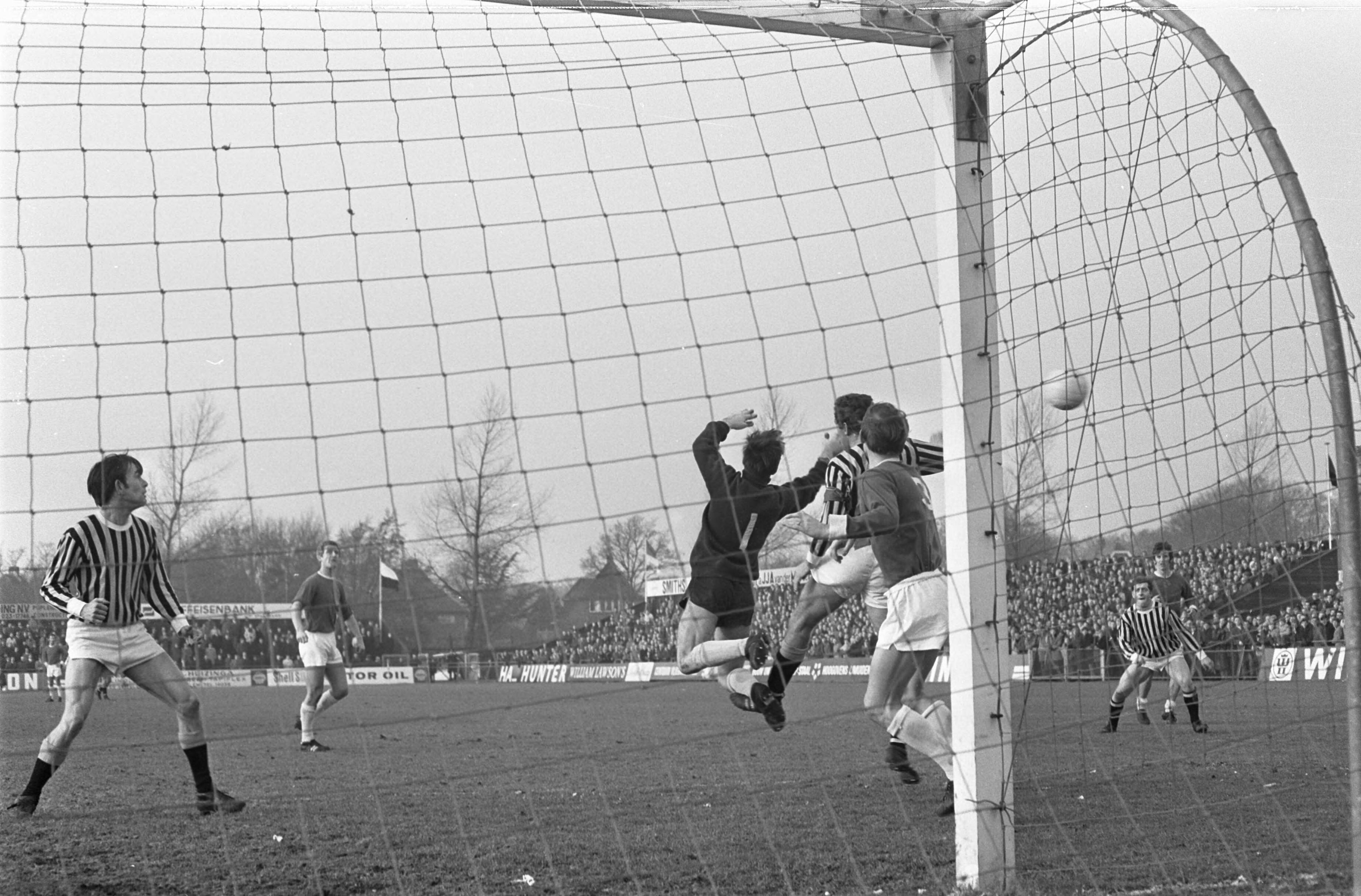 Fotocollectie Anefo — RCH tegen Vitesse 1-0. Spelmoment — Foto: Verhoeff, Bert / Anefo. Licentie: Set B: Rechtenvrij / Publiek Domein. Bron: Nationaal Archief. http://hdl.handle.net/10648/ab5a1b0e-d0b4-102d-bcf8-003048976d84