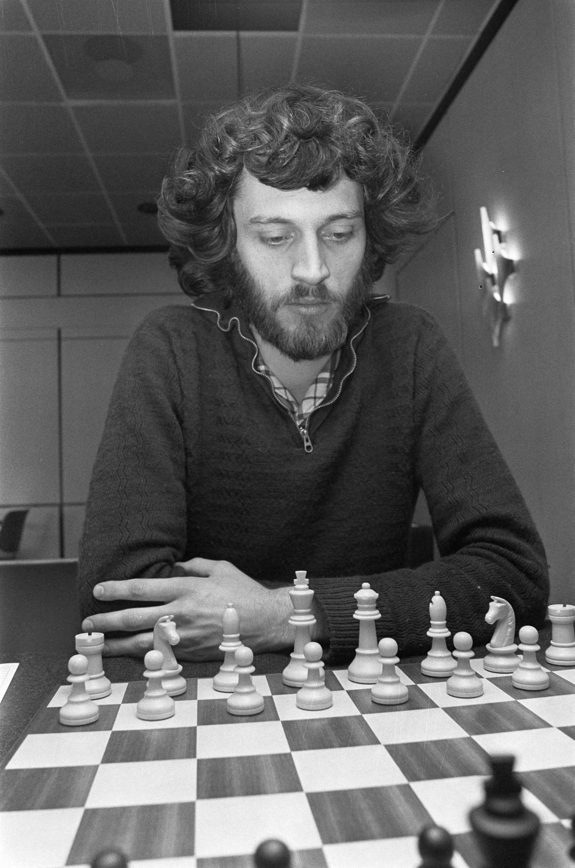 De Nederlandse kampioenschappen schaken 1977 — Paul Boersma — Foto: Bogaerts, Rob / Anefo. Licentie: Set B: Rechtenvrij / Publiek Domein. Bron: Nationaal Archief. http://hdl.handle.net/10648/ac9a12e4-d0b4-102d-bcf8-003048976d84