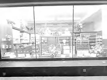 Fotocollectie Anefo — Opdrachten Fa. Koning in Haarlem (verlichte etalages en interieur winkel) — Foto: Pot, Harry / Anefo. Licentie: Set B: Rechtenvrij / Publiek Domein. Bron: Nationaal Archief. http://hdl.handle.net/10648/a966f830-d0b4-102d-bcf8-003048976d84