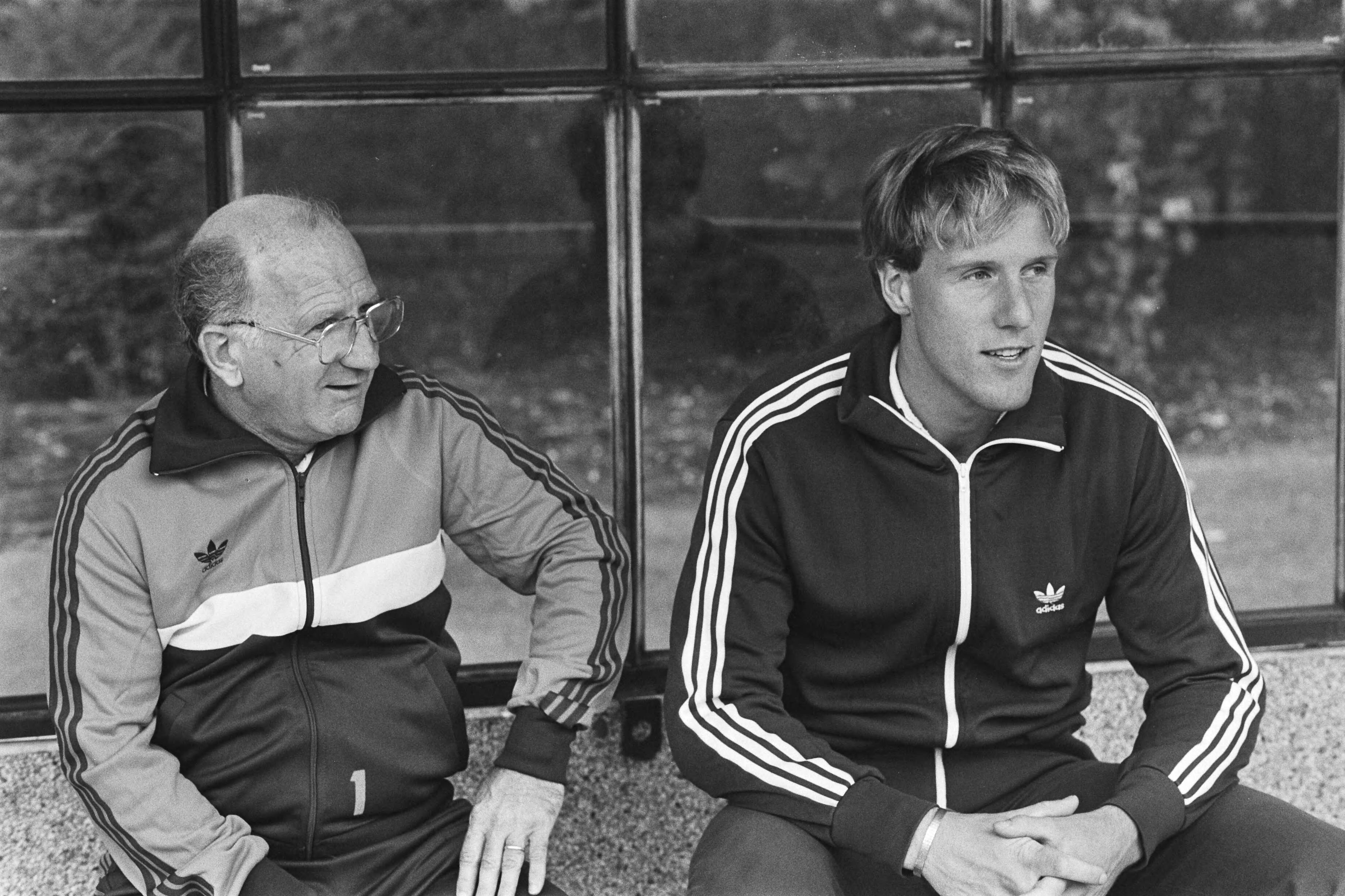 Fotocollectie Anefo — Training Nederlands elftal in Zeist; Cees Rijvers en keeper Van Breukelen (r) — Foto: Antonisse, Marcel / Anefo. Licentie: Set B: Rechtenvrij / Publiek Domein. Bron: Nationaal Archief. http://hdl.handle.net/10648/ad1cdada-d0b4-102d-bcf8-003048976d84