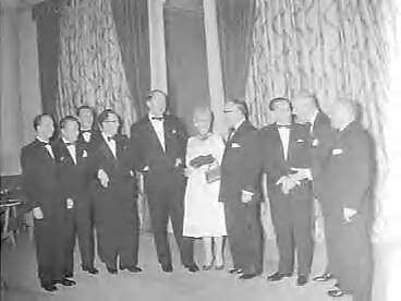 Fotocollectie Anefo — Diner van de Buitenlandse Persvereniging in het Kurhaus te Scheveningen — Foto: Bilsen, Joop van / Anefo. Licentie: Set B: Rechtenvrij / Publiek Domein. Bron: Nationaal Archief. http://hdl.handle.net/10648/a98c9d06-d0b4-102d-bcf8-003048976d84