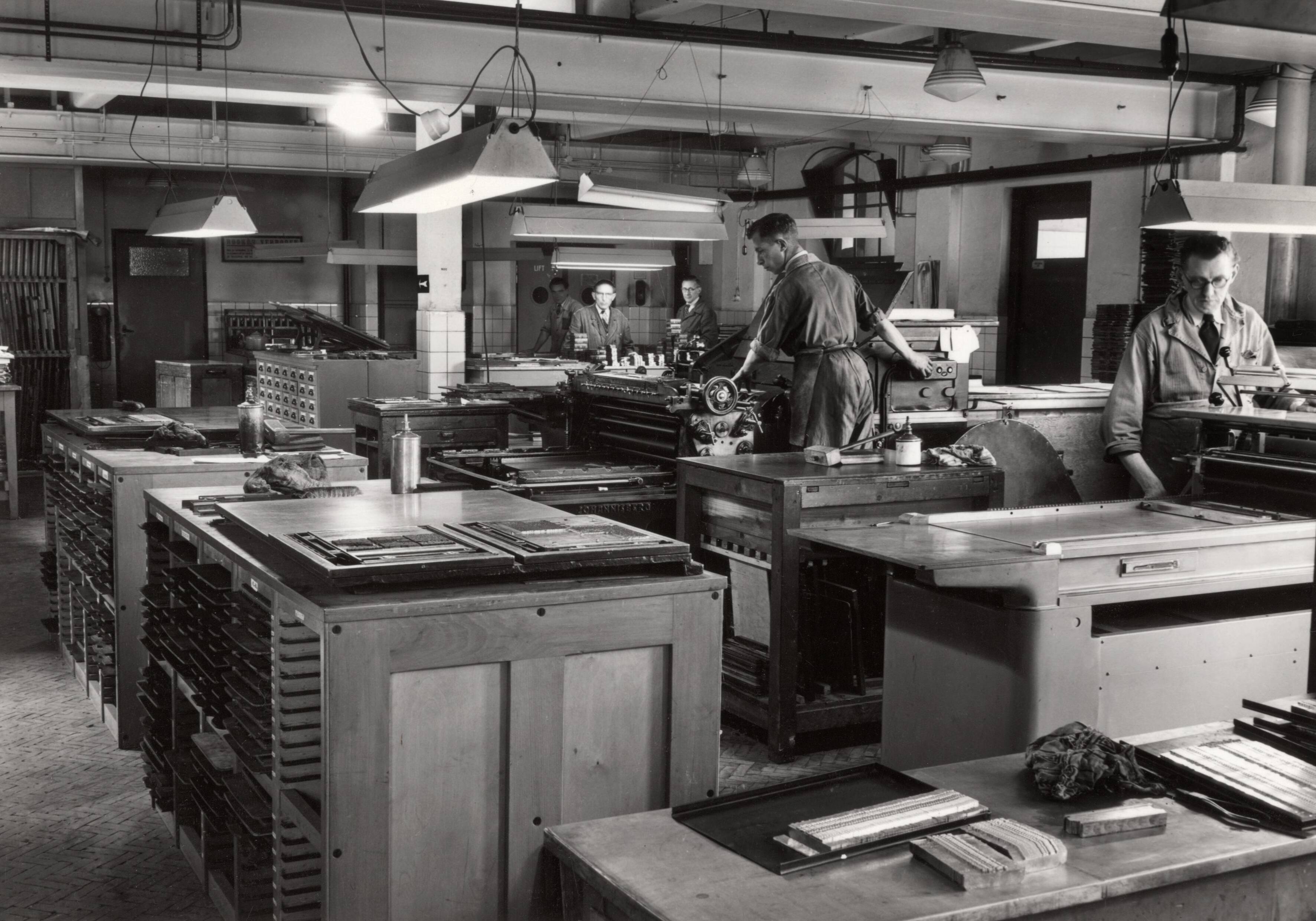 Drukkerij Spaarnestad — [Drukkerij van Drukkerij N.V. De Spaarnestad] — Foto: Fotograaf Onbekend / Fotobureau onbekend / Spaarnestad Photo (05887). Licentie: Set B: Rechtenvrij / Publiek Domein. Bron: Nationaal Archief. http://hdl.handle.net/10648/35429da6-39b7-a382-e063-6df0900a6686