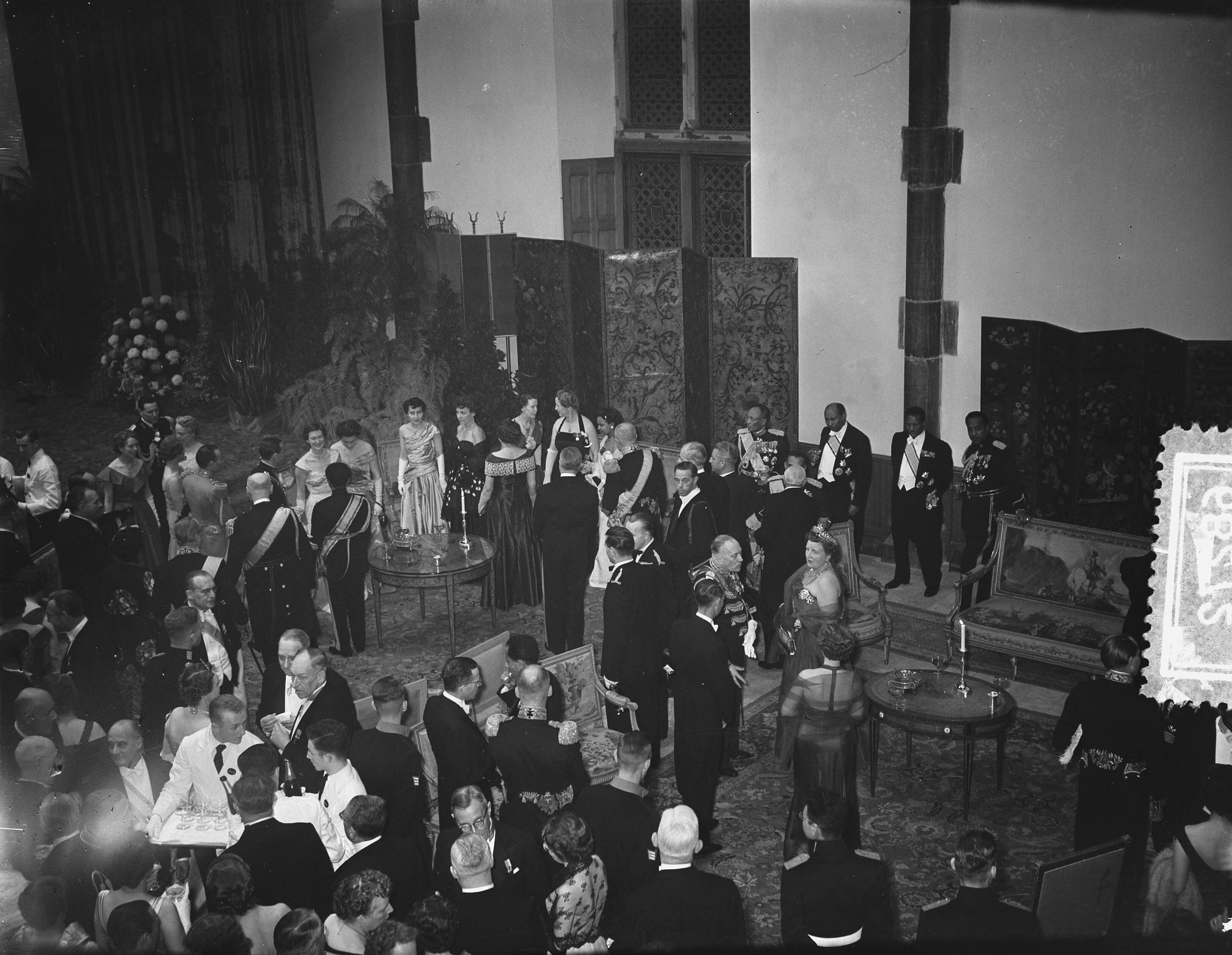 Staatsbezoek van Keizer Haile Selassie van Ethiopië — Bezoek Keizer Selassie, tweede dag, ontvangst in de Ridderzaal te Den Haag — Foto: Bilsen, Joop van / Anefo. Licentie: Set B: Rechtenvrij / Publiek Domein. Bron: Nationaal Archief. http://hdl.handle.net/10648/a92c7f52-d0b4-102d-bcf8-003048976d84