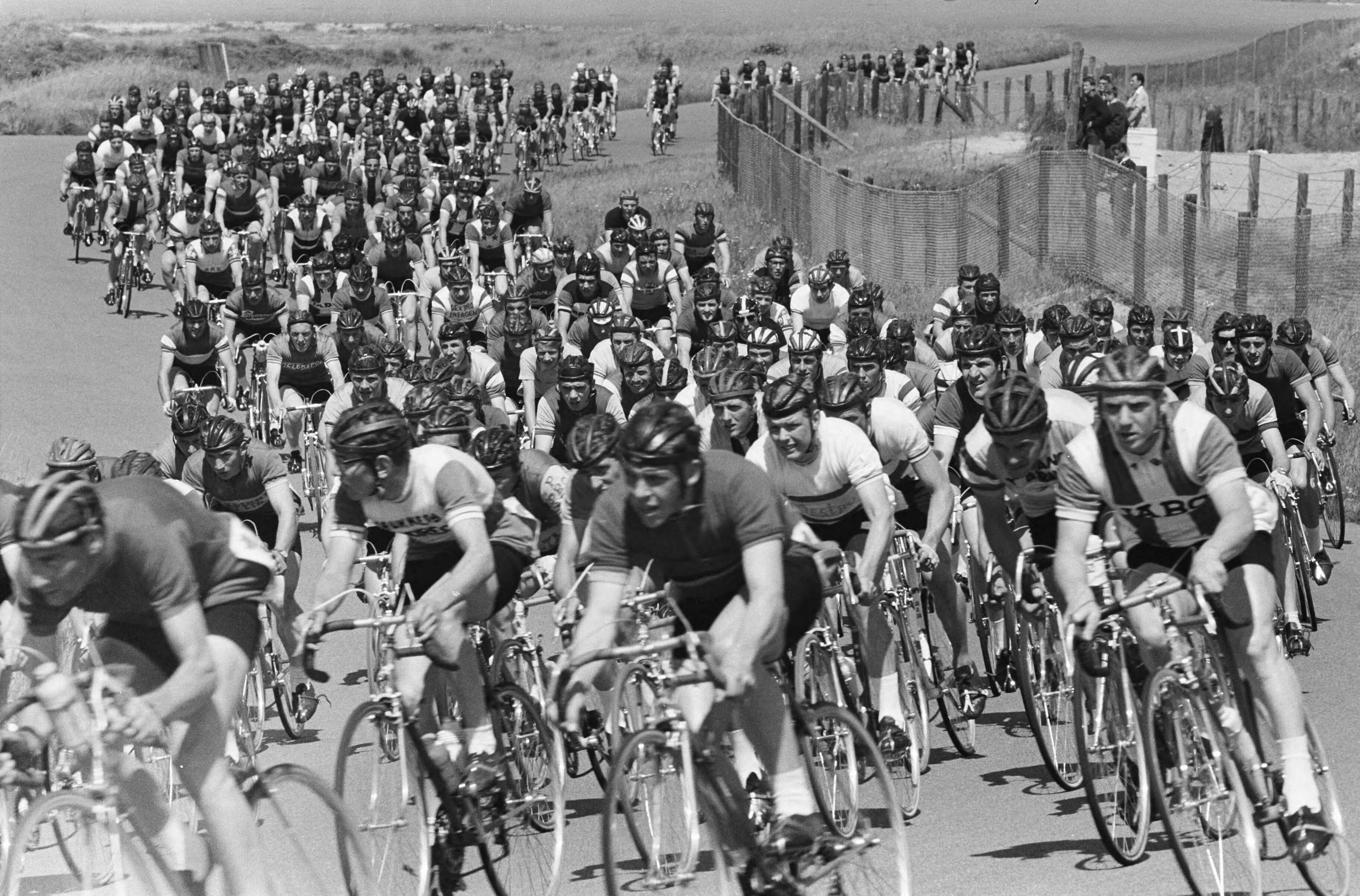 Fotocollectie Anefo — Wielrennen op circuit van Zandvoort — Foto: Pot, Harry / Anefo. Licentie: Set B: Rechtenvrij / Publiek Domein. Bron: Nationaal Archief. http://hdl.handle.net/10648/aa12702a-d0b4-102d-bcf8-003048976d84