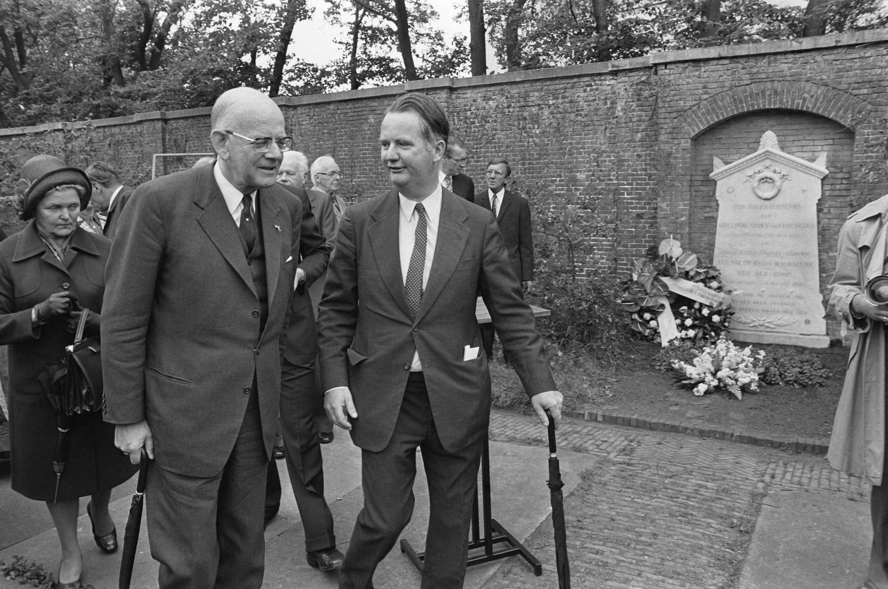 Fotocollectie Anefo — Groen van Prinsteren herdenking in Den Haag , opdracht Nederlandse Gedachten — Foto: Mieremet, Rob / Anefo. Licentie: Set B: Rechtenvrij / Publiek Domein. Bron: Nationaal Archief. http://hdl.handle.net/10648/ac8410d4-d0b4-102d-bcf8-003048976d84