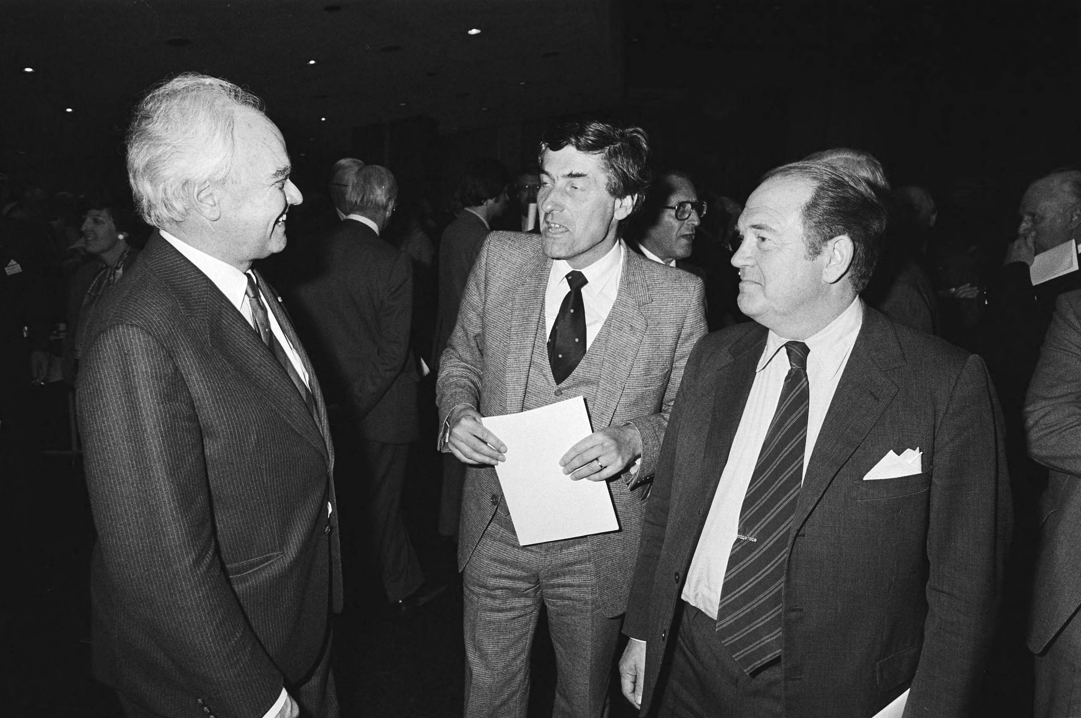 Fotocollectie Anefo — Openbare ledenvergadering Nederlandse Christelijk Werkgeversverbond in Jaarbeurs in Utrecht, Staatssecretaris Beyen — Foto: Antonisse, Marcel / Anefo. Licentie: Set B: Rechtenvrij / Publiek Domein. Bron: Nationaal Archief. http://hdl.handle.net/10648/acfb412c-d0b4-102d-bcf8-003048976d84