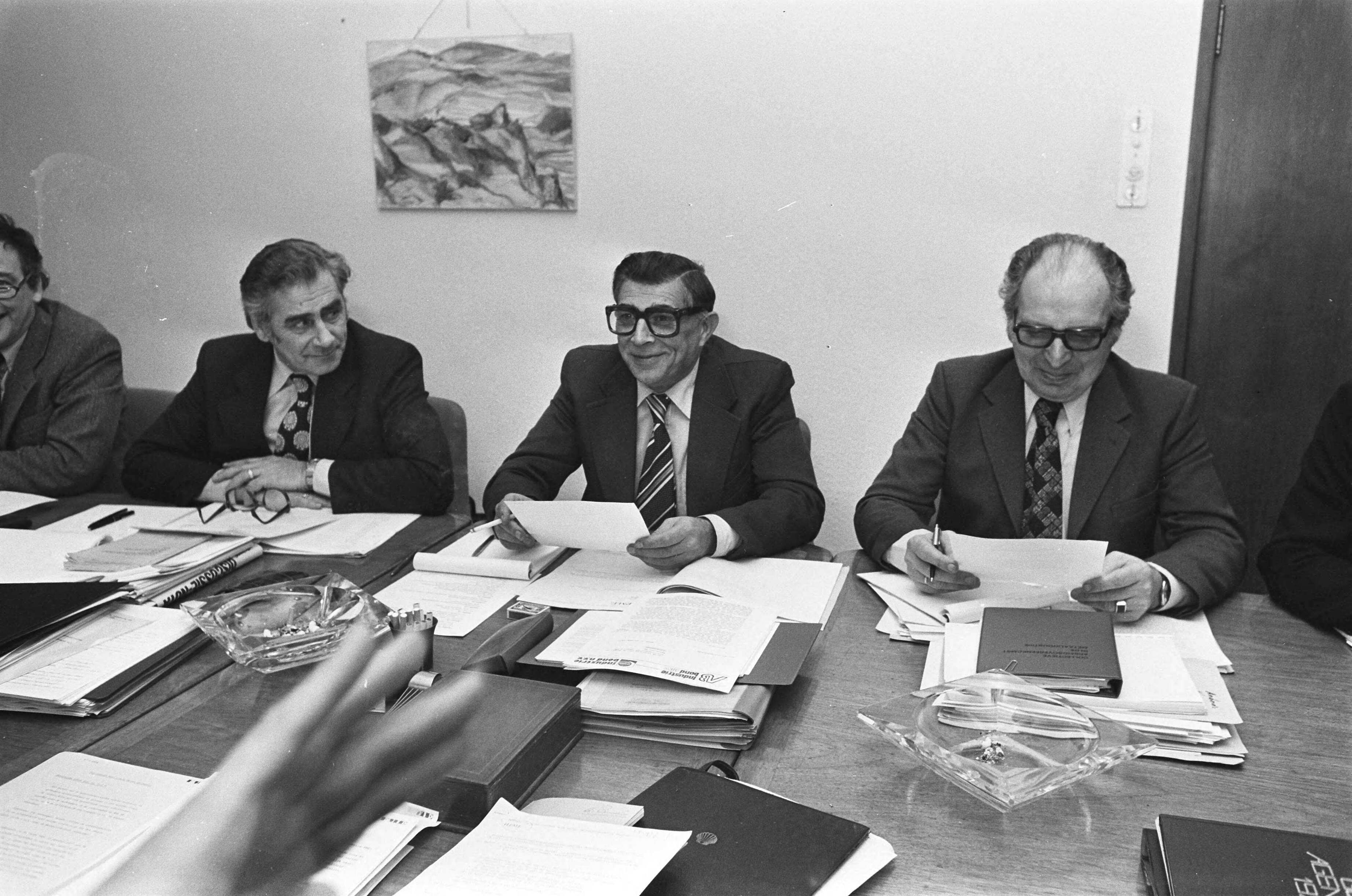 Fotocollectie Anefo — Overleg metaal-CAO in Den Haag hervat — Foto: Peters, Hans / Anefo. Licentie: Set B: Rechtenvrij / Publiek Domein. Bron: Nationaal Archief. http://hdl.handle.net/10648/acaa616c-d0b4-102d-bcf8-003048976d84