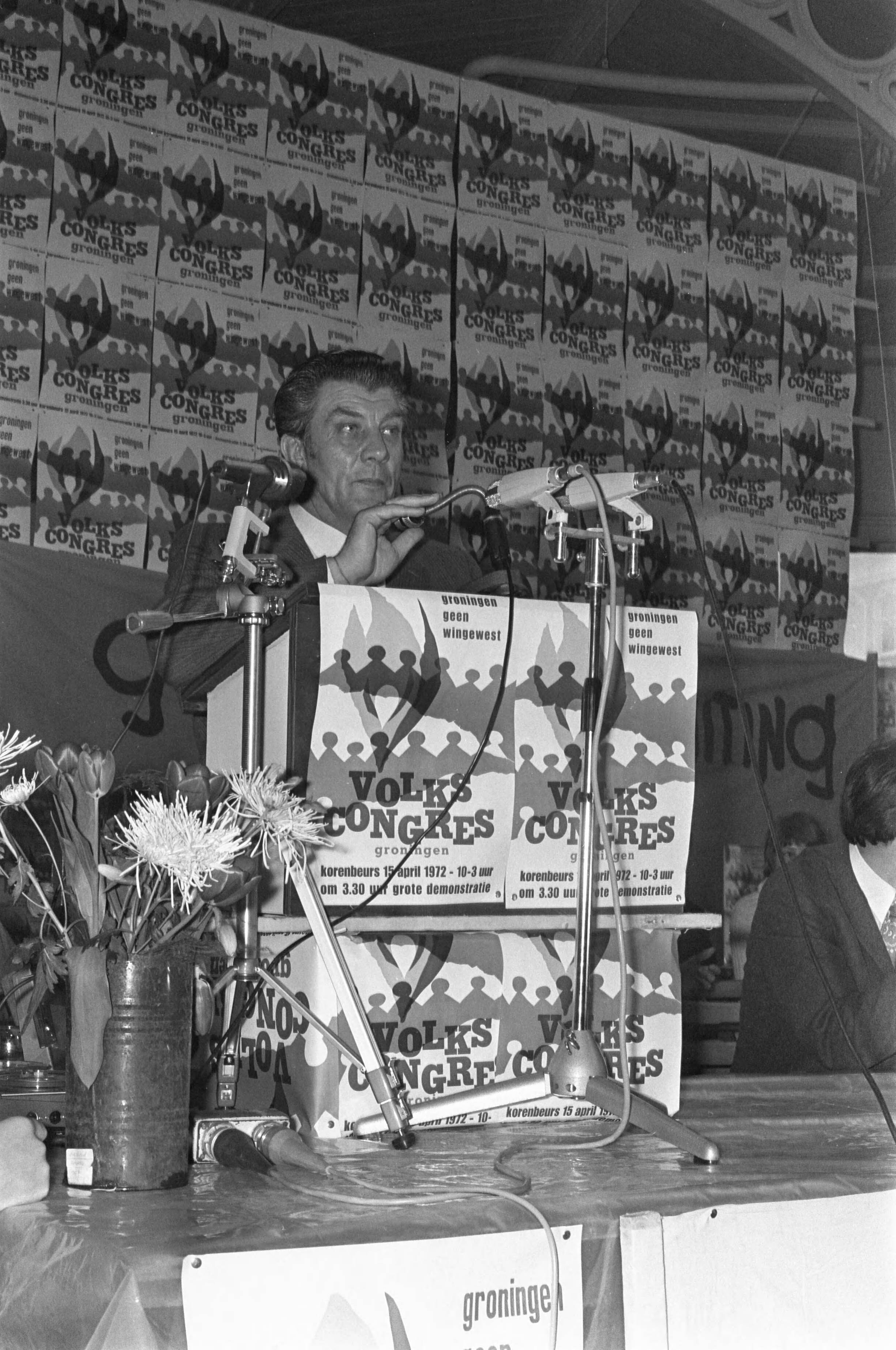 Fotocollectie Anefo — Volkscongres in Korenbeurs te Groningen, nr. 26a, 27a Fre Meis spreekt — Foto: Punt, W. / Anefo. Licentie: Set B: Rechtenvrij / Publiek Domein. Bron: Nationaal Archief. http://hdl.handle.net/10648/abe6c6da-d0b4-102d-bcf8-003048976d84