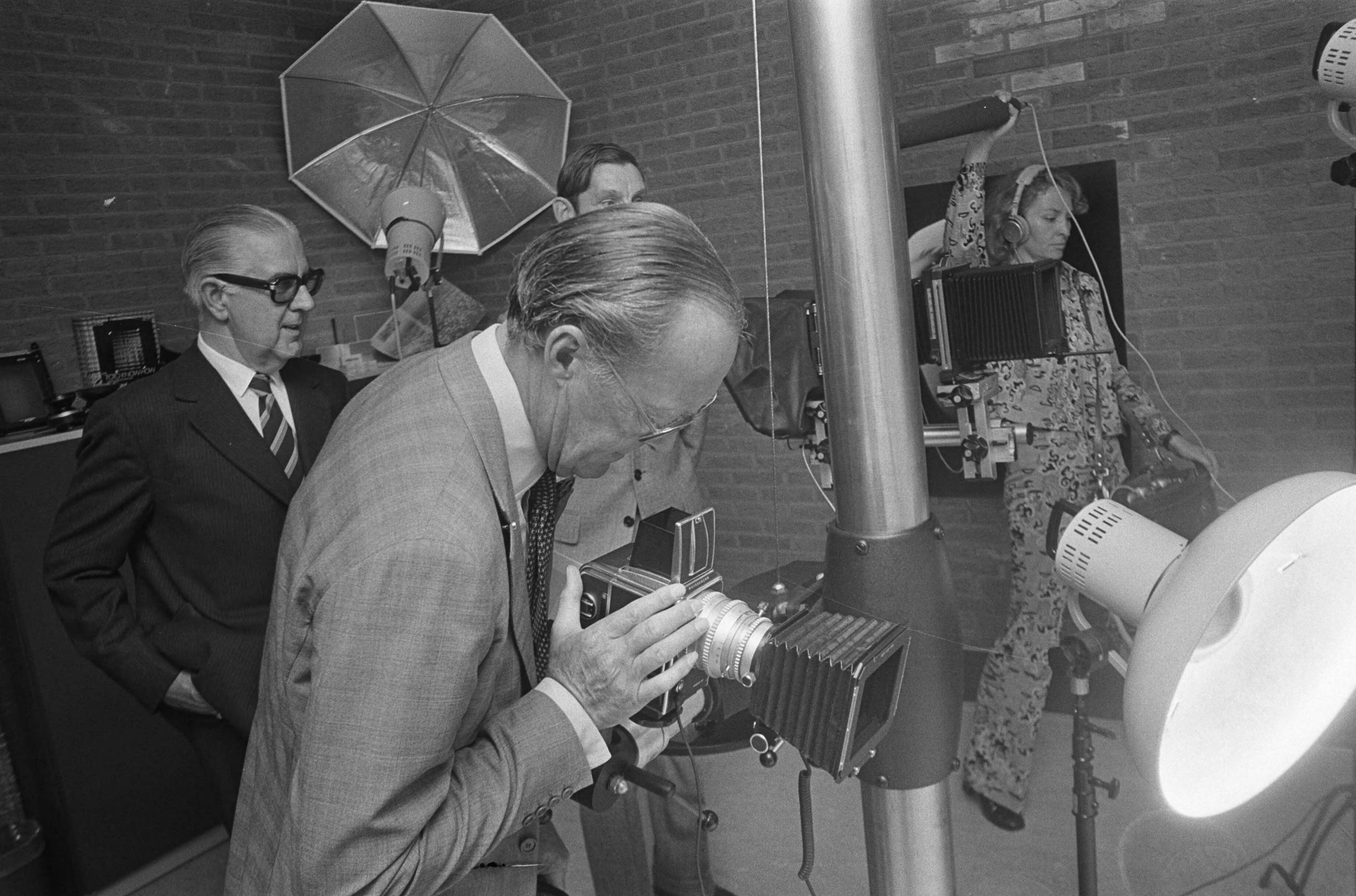 Fotocollectie Anefo — Prins Bernhard opent nieuw gebouw Kodak te Odijk — Foto: Verhoeff, Bert / Anefo. Licentie: Set B: Rechtenvrij / Publiek Domein. Bron: Nationaal Archief. http://hdl.handle.net/10648/ac310d3a-d0b4-102d-bcf8-003048976d84