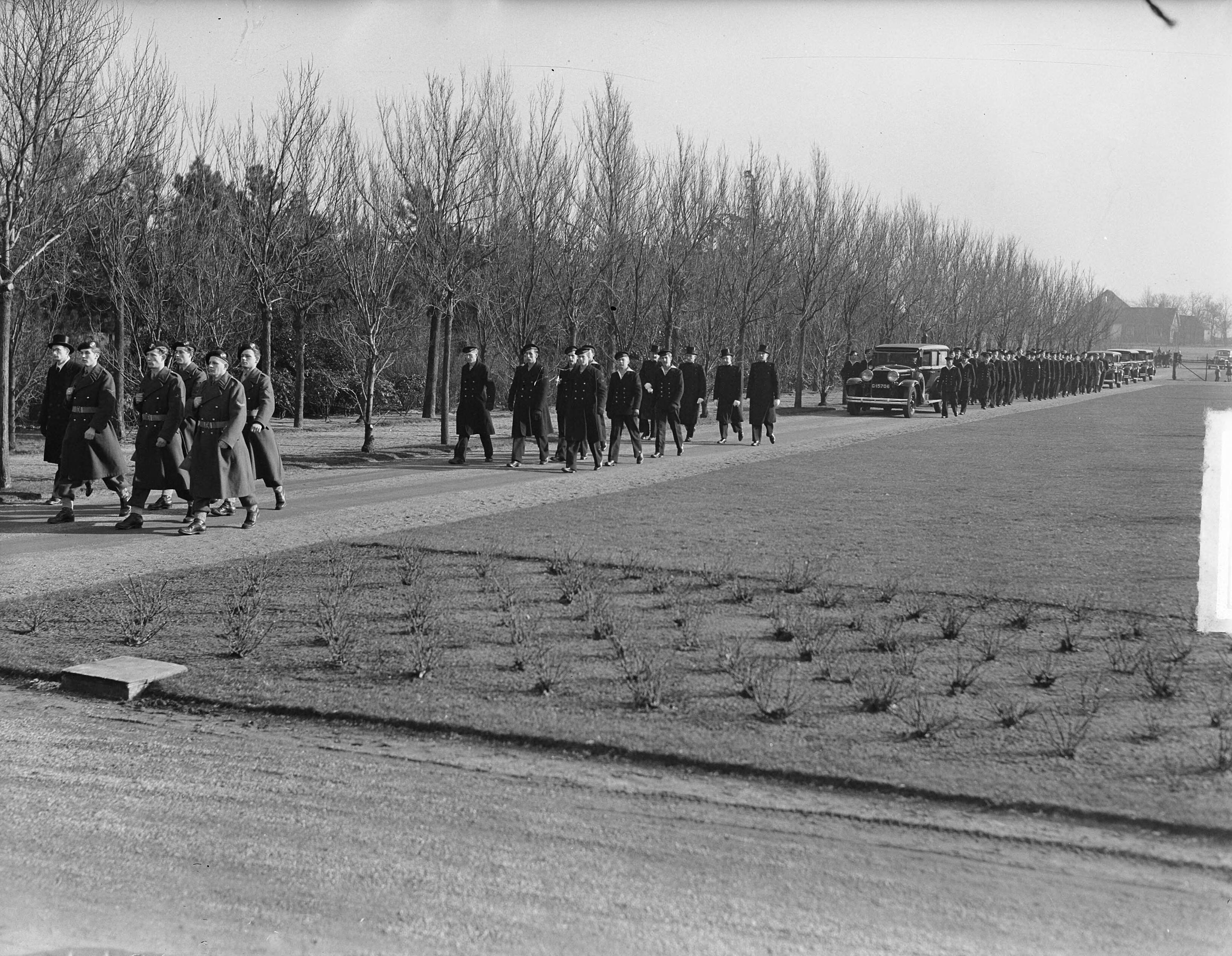 Fotocollectie Anefo — Begrafenis Haarlem. P. J. J. Gartelaars. Marvo — Foto: Averink, […] / Anefo. Licentie: Set B: Rechtenvrij / Publiek Domein. Bron: Nationaal Archief. http://hdl.handle.net/10648/a8c35dce-d0b4-102d-bcf8-003048976d84
