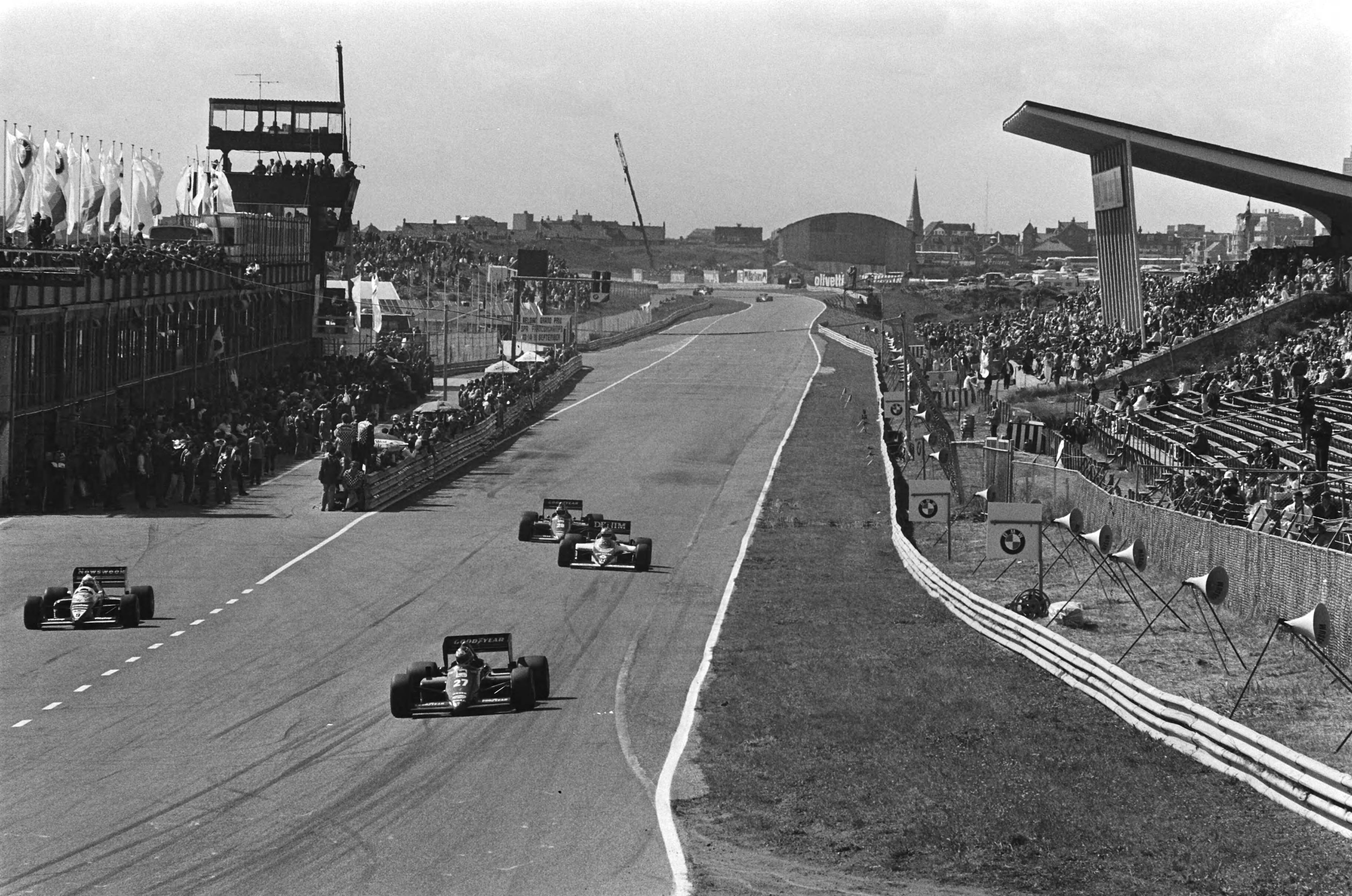 Fotocollectie Anefo — Grote Prijs van Nederland Formule I op Zandvoort; overzicht met tribune — Foto: Croes, Rob C. / Anefo. Licentie: Set B: Rechtenvrij / Publiek Domein. Bron: Nationaal Archief. http://hdl.handle.net/10648/ad4993a4-d0b4-102d-bcf8-003048976d84
