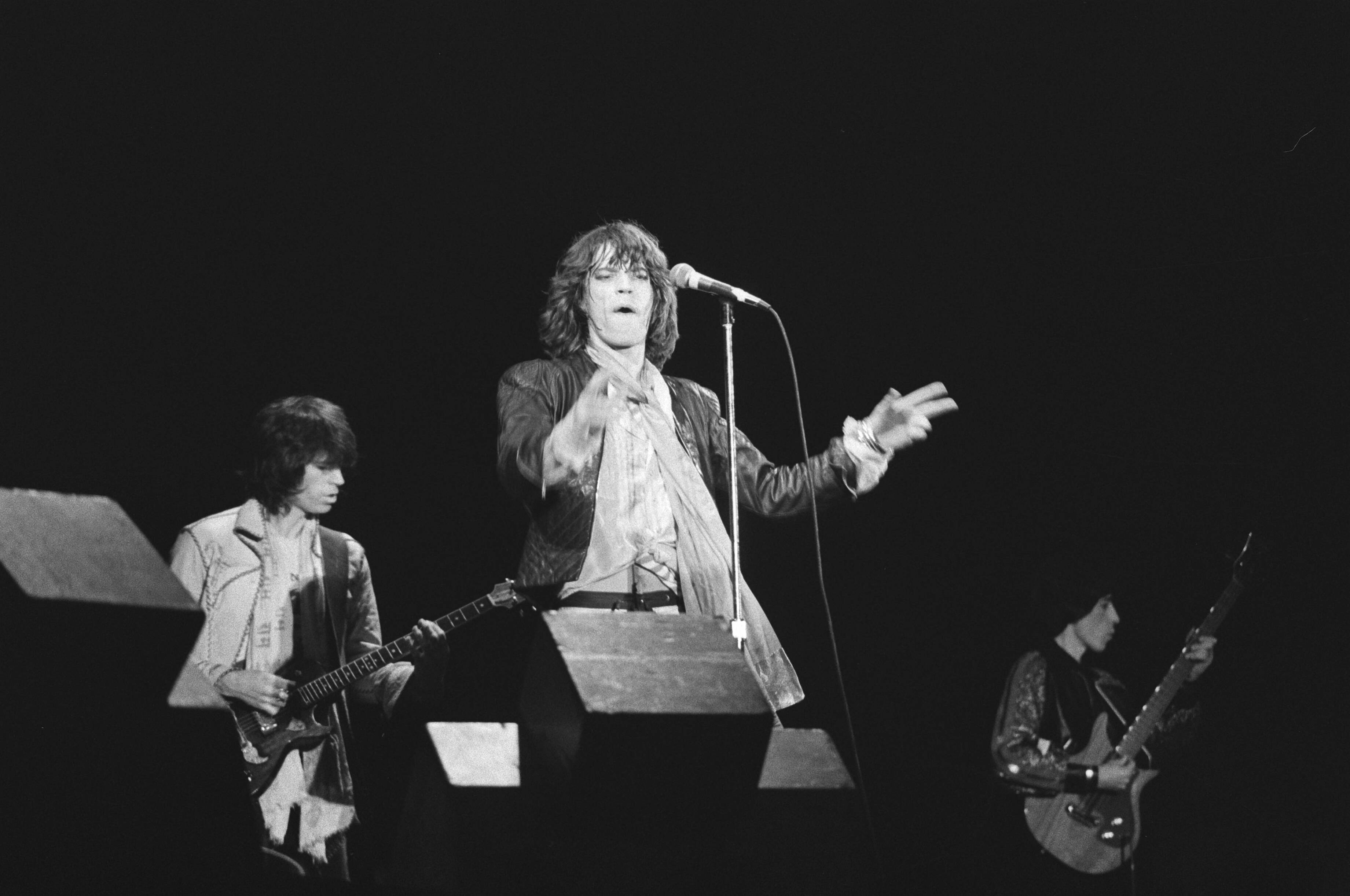 Fotocollectie Anefo — Rolling Stones concert in Zuiderpark te Den Haag , Mick Jagger in aktie — Foto: Verhoeff, Bert / Anefo. Licentie: Set B: Rechtenvrij / Publiek Domein. Bron: Nationaal Archief. http://hdl.handle.net/10648/ac84f54e-d0b4-102d-bcf8-003048976d84