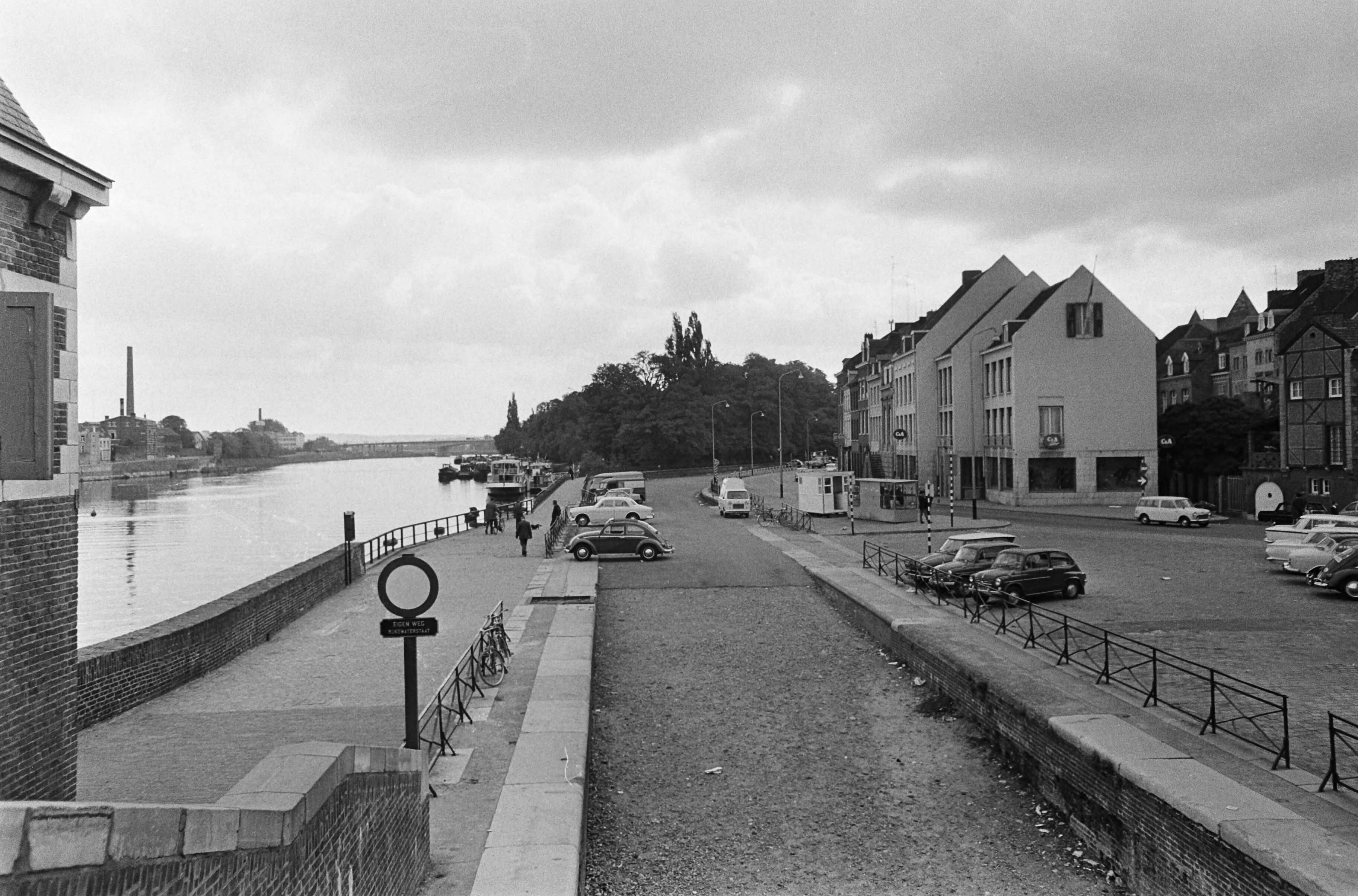 Fotocollectie Anefo — Maastricht, stadsgezichten — Foto: Nijs, Jac. de / Anefo. Licentie: Set B: Rechtenvrij / Publiek Domein. Bron: Nationaal Archief. http://hdl.handle.net/10648/ab29190a-d0b4-102d-bcf8-003048976d84