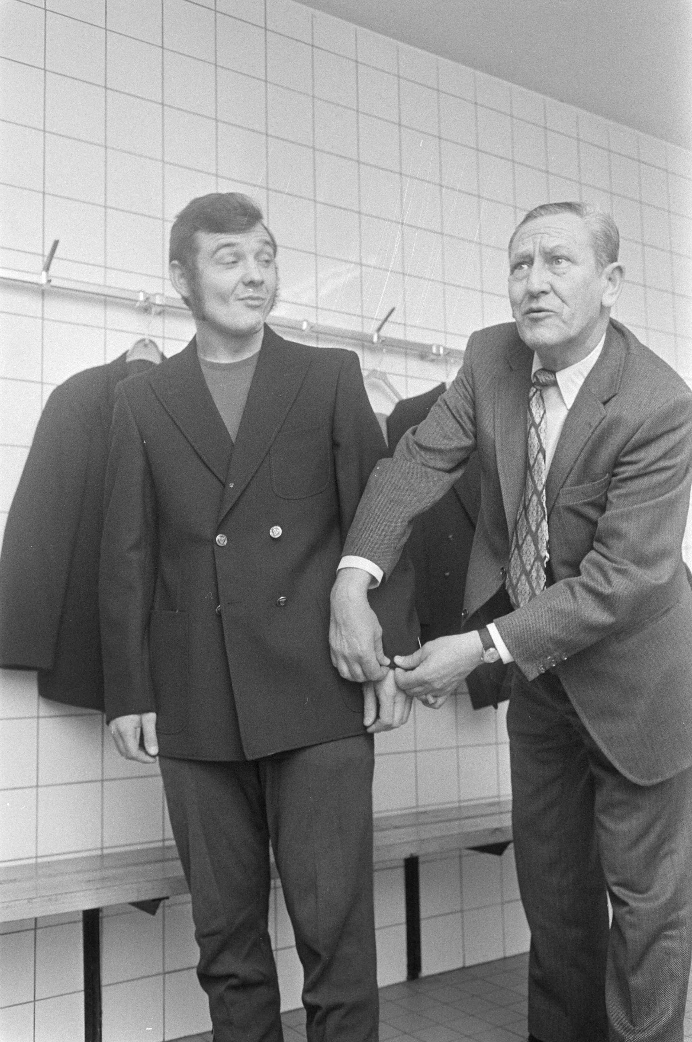 Fotocollectie Anefo — Selectie voor Nederlands elftal traint voor wedstrijd tegen Luxemburg, Zeist — Foto: Verhoeff, Bert / Anefo. Licentie: Set B: Rechtenvrij / Publiek Domein. Bron: Nationaal Archief. http://hdl.handle.net/10648/abb3cb68-d0b4-102d-bcf8-003048976d84