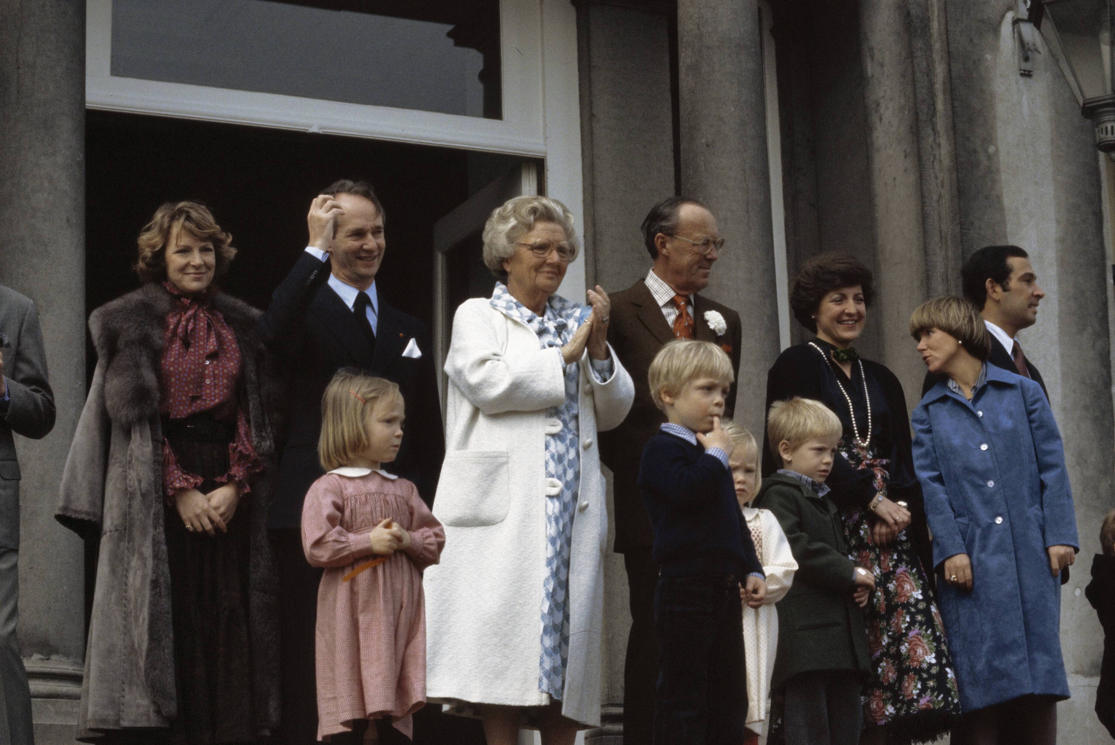 Koniginnedag 1978 — Koninginnedag 1978, defile Soestdijk; Prinses Beatrix en Prins Claus — Foto: Suyk, Koen / Anefo. Licentie: Set B: Rechtenvrij / Publiek Domein. Bron: Nationaal Archief. http://hdl.handle.net/10648/ad948666-d0b4-102d-bcf8-003048976d84