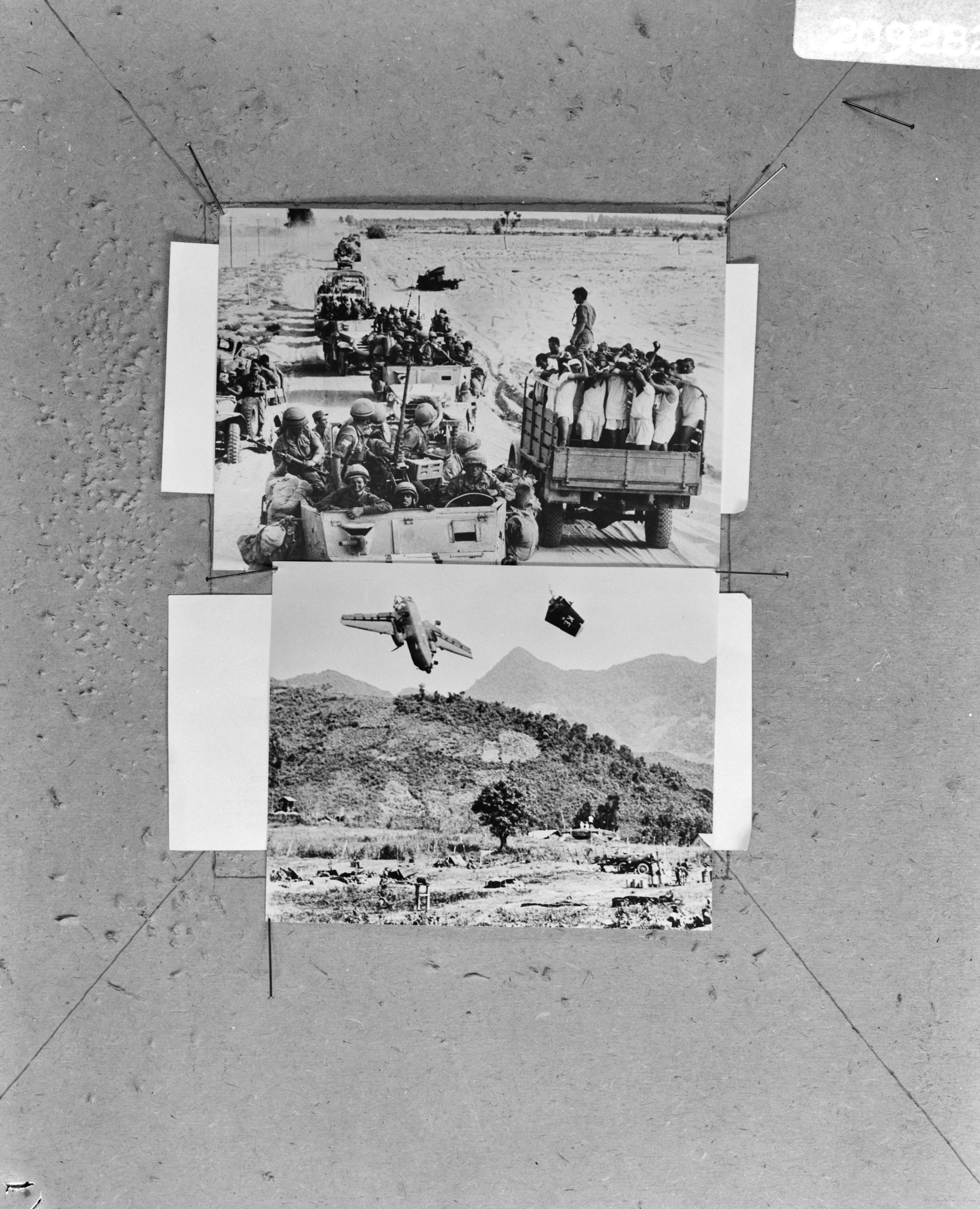 Fotocollectie Anefo — World Press Photo te Den Haag , boven foto Zesdaagse oorlog , onder US guns shoot down own place van H. Mine (UPI) — Foto: Doka / Anefo. Licentie: Set B: Rechtenvrij / Publiek Domein. Bron: Nationaal Archief. http://hdl.handle.net/10648/ab30123c-d0b4-102d-bcf8-003048976d84